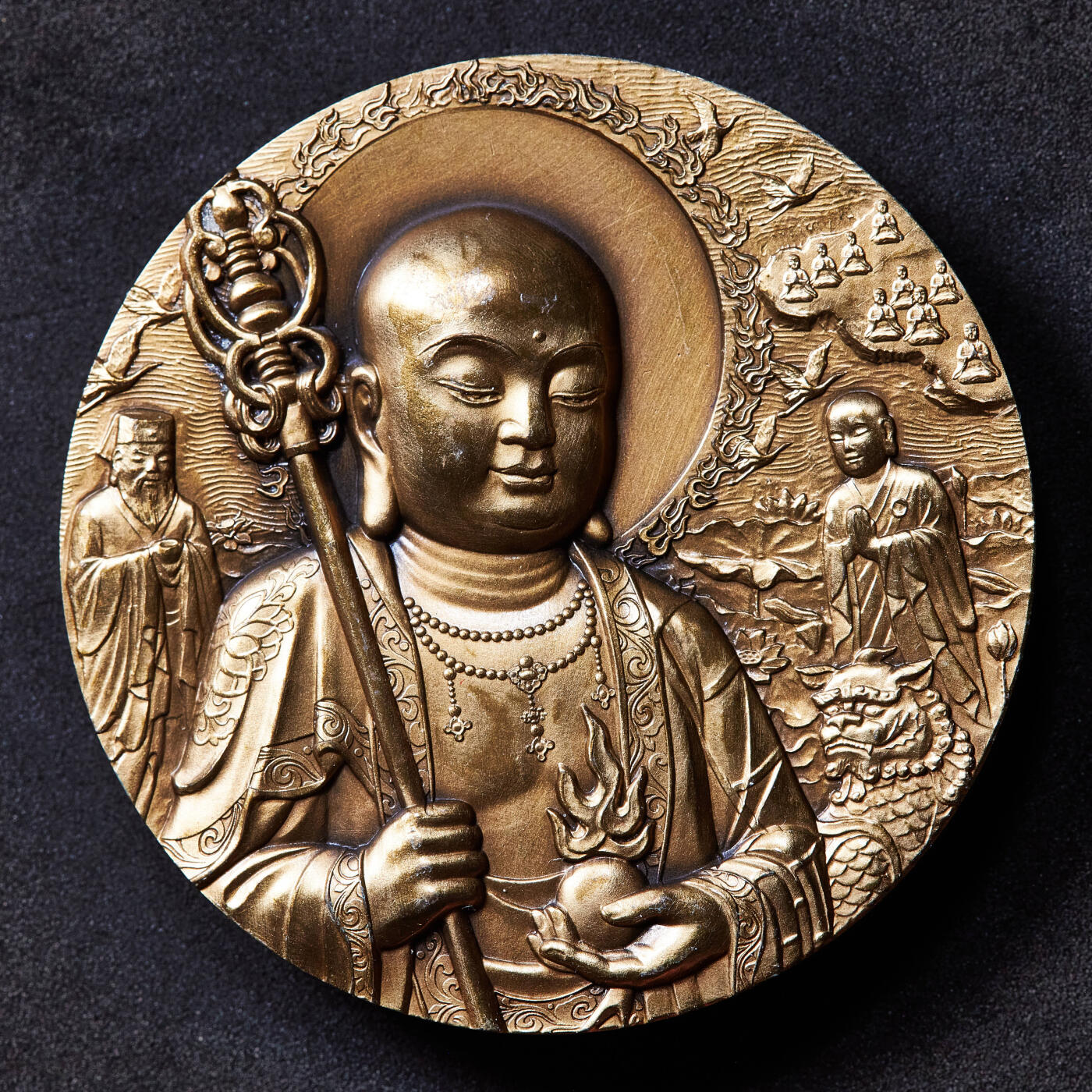 【俄甄集藏】满园春色-2026年(051)04-22星期三 晚 19:30 全场包邮 中国2015年佛教四大名山系列-九华山（地藏菩萨道场）大铜章，沈阳造币厂出品，带收藏证书，直径60mm，重184.9克，发行量60000枚