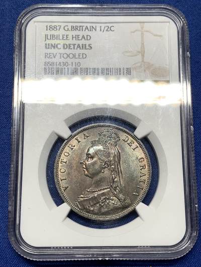 《竞宝斋》第479场 周日，周一 2场连拍 （全场包邮）20级店铺 欢迎送拍 - NGC UNC 英国 1887年 维多利亚半克朗 银币 醇厚包浆 该状态性价比极高