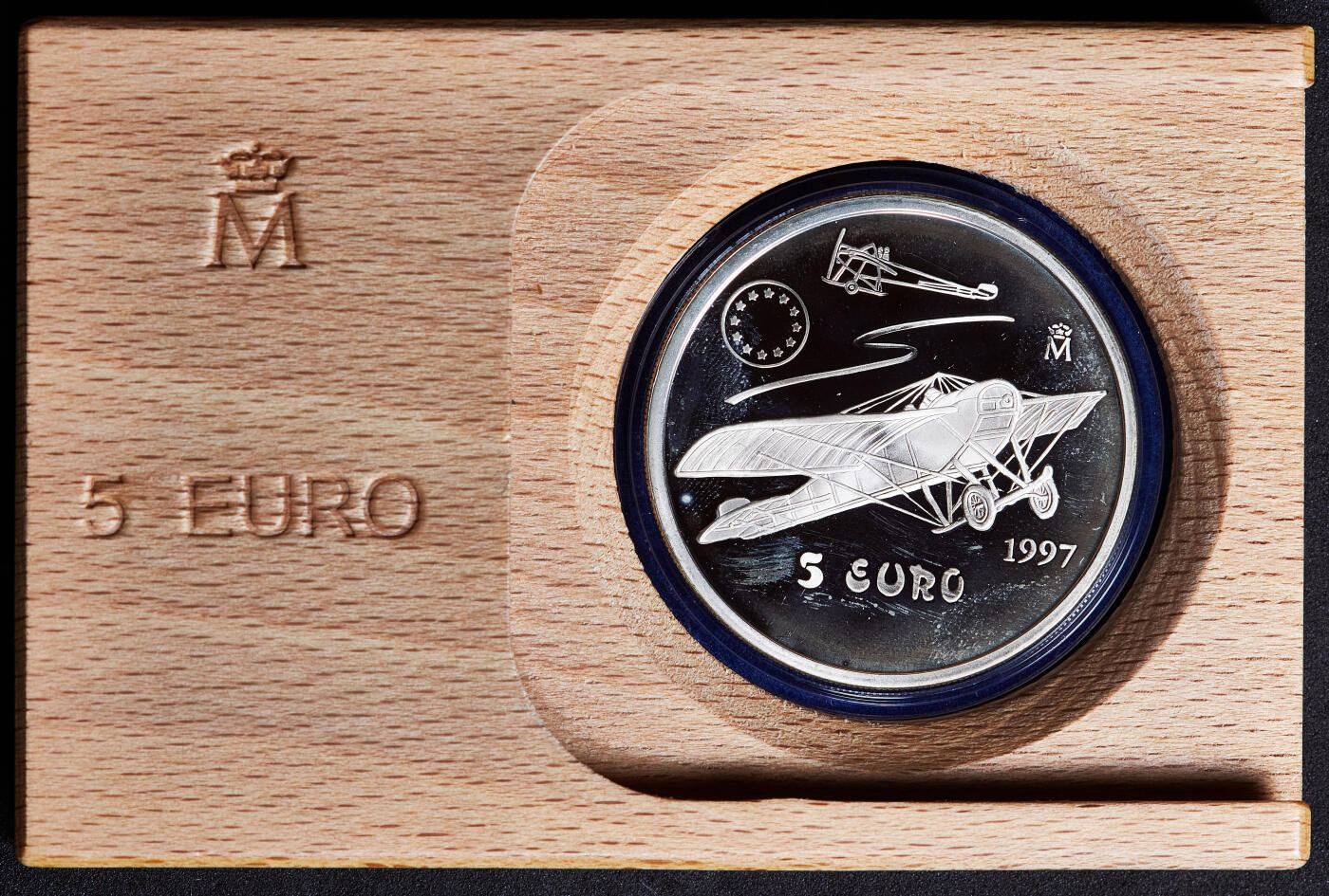 【俄甄集藏】满园春色-2026年(051)04-22星期三 晚 19:30 全场包邮 西班牙1997年航空史系列-纽波特与布雷盖双翼战斗机5欧元精制大银币，原木盒精装，带证书，重33.62克，925银，发行量50000枚，属于欧元流通前的预发行品种