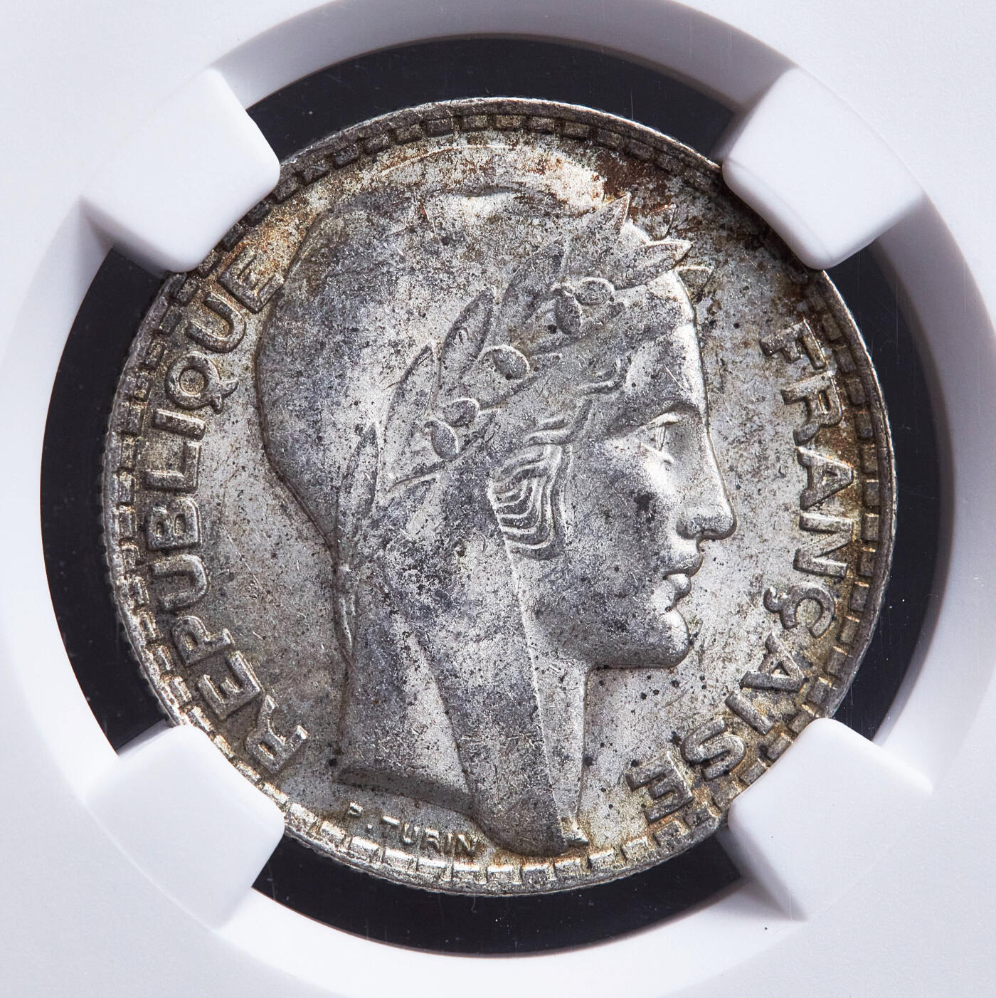 【俄甄集藏】满园春色-2026年(051)04-22星期三 晚 19:30 全场包邮 法国1930年第三共和国桂冠10法郎银币，NGC MS63，黄油彩原光品相