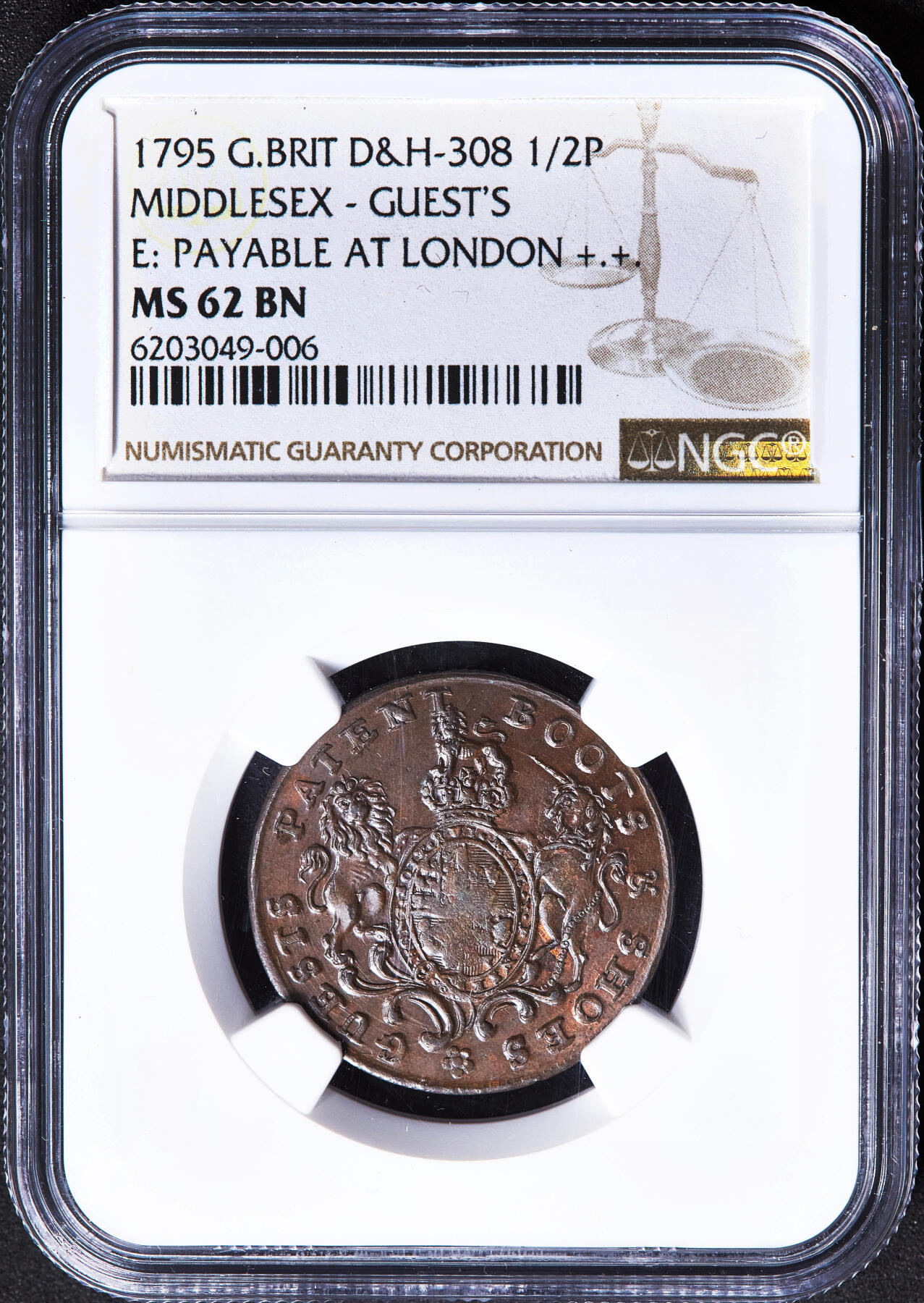 【俄甄集藏】满园春色-2026年(051)04-22星期三 晚 19:30 全场包邮 英国1795年米德尔塞克思郡伦敦格斯特皮鞋制造商1/2便士皇室纹章与鞋具商业代用铜币，NGC MS62，巧克力包浆，底光犹存，经典品种