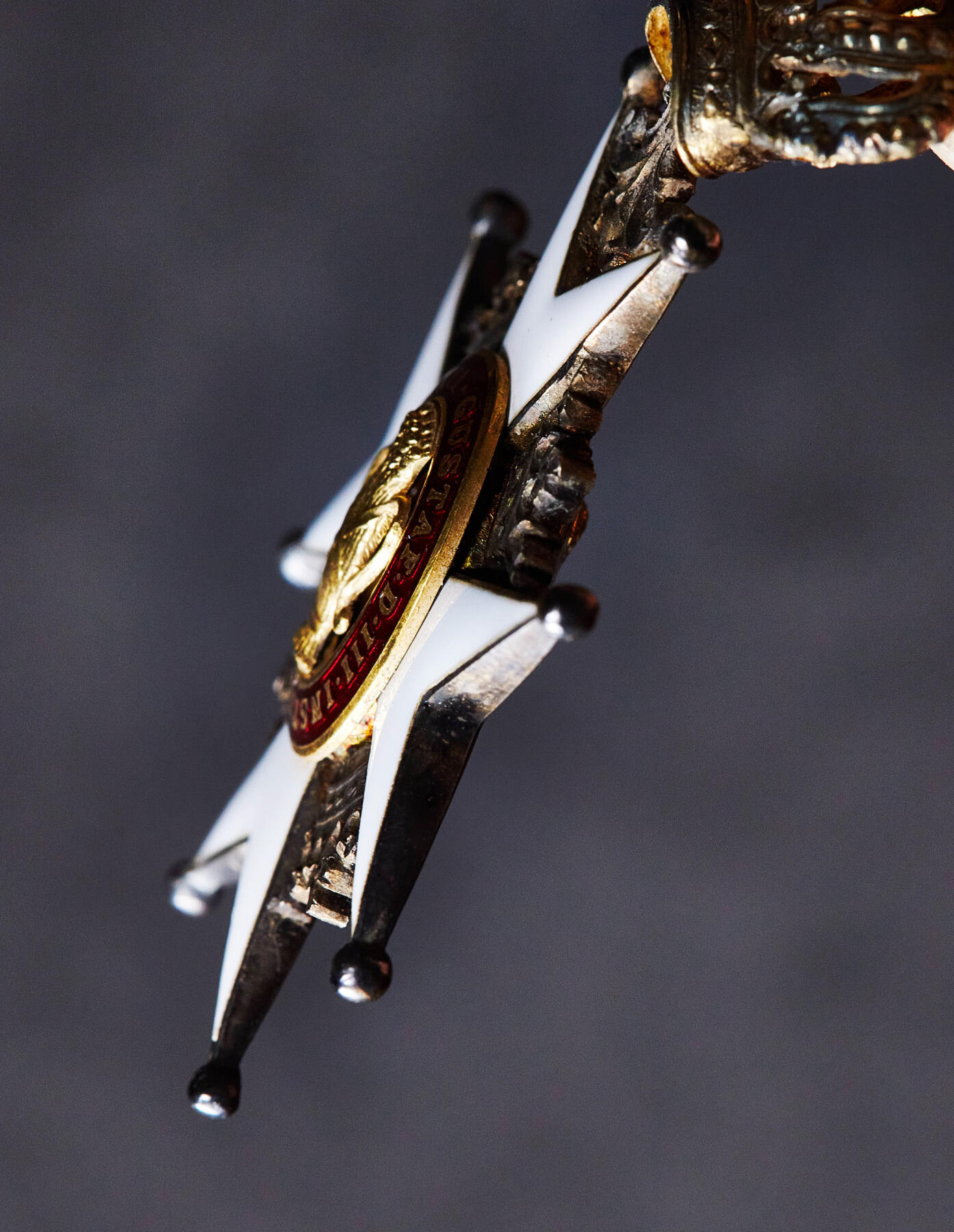 【俄甄集藏】满园春色-2026年(051)04-22星期三 晚 19:30 全场包邮 瑞典19世纪颁发骑士级瓦萨勋章，原盒，银质珐琅，保存完好，高：63mm，直径：38mm，不含绶带重量：17.9克