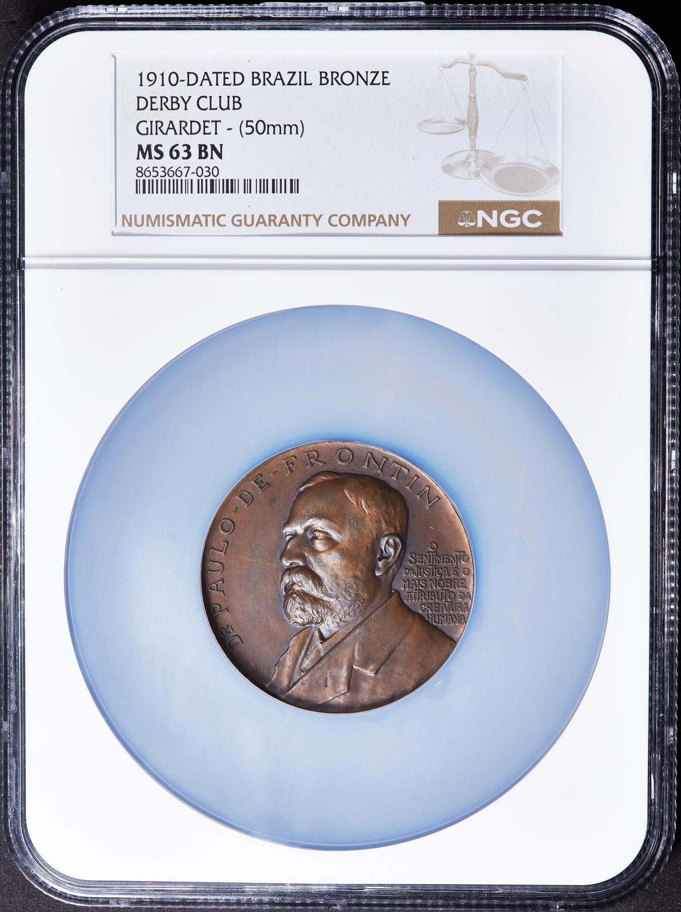 【俄甄集藏】满园春色-2026年(051)04-22星期三 晚 19:30 全场包邮 巴西1910年创始人保罗·德·弗罗坦头像纪念里约热内卢德比赛马俱乐部成立25周年大铜章，NGC MS63，巧克力包浆，高浮雕，背面为赛马场实景与手持花环的胜利女神，著名意大利裔章牌大师奥古斯托·乔治·吉拉尔代作品，直径：50mm，重：64.5克，稀有品种