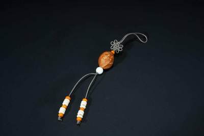 上海都达杂项专场102【全场包邮】  橄榄核雕悟道手机小挂件65-228