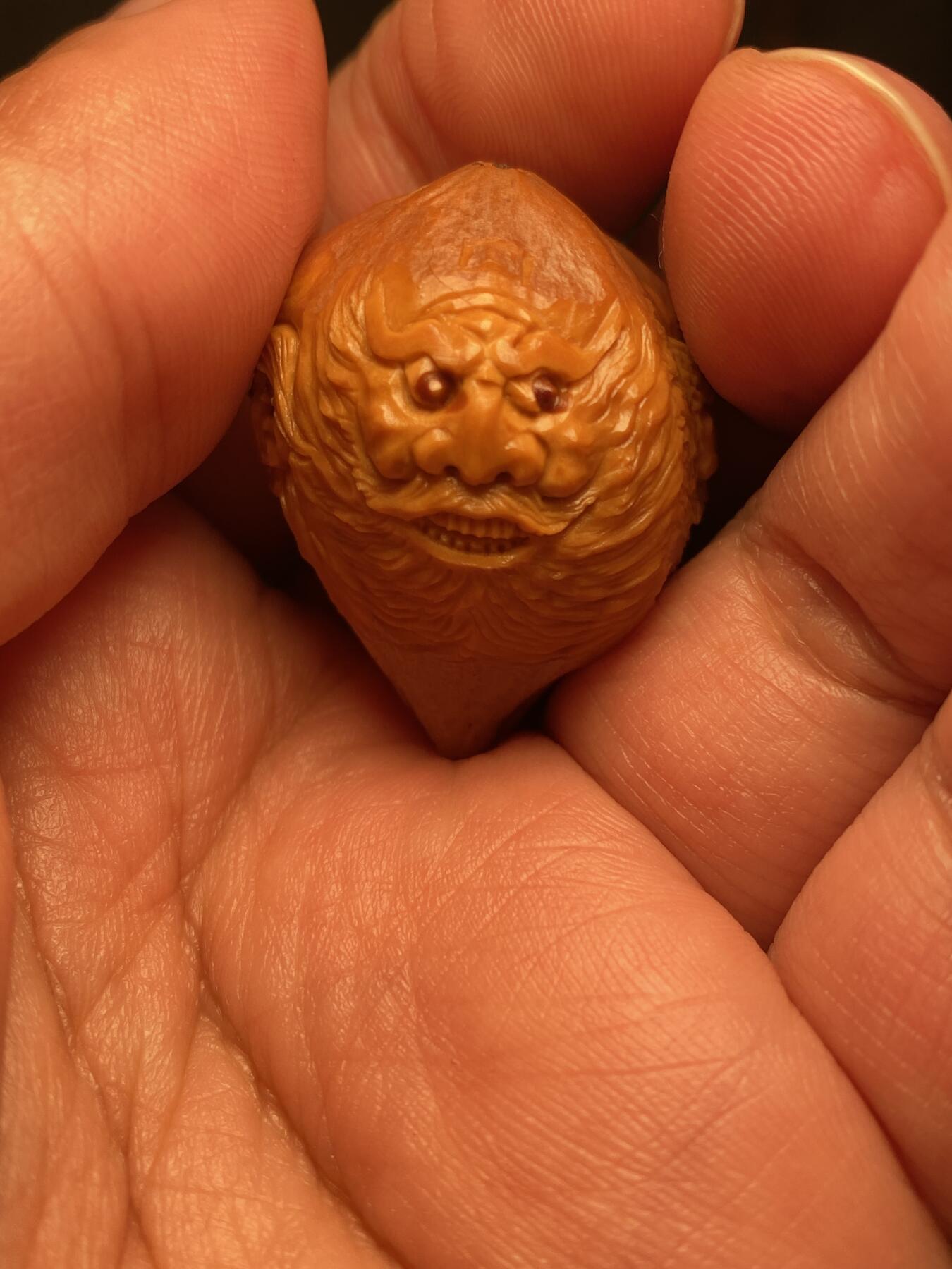 捡漏苏州非物质文化遗产，核雕艺术老苏工 福利苏工核雕纯手工群仙单籽，雕工深峻，个性十足，等待有缘人，尺寸2.8x3.35喜欢的来