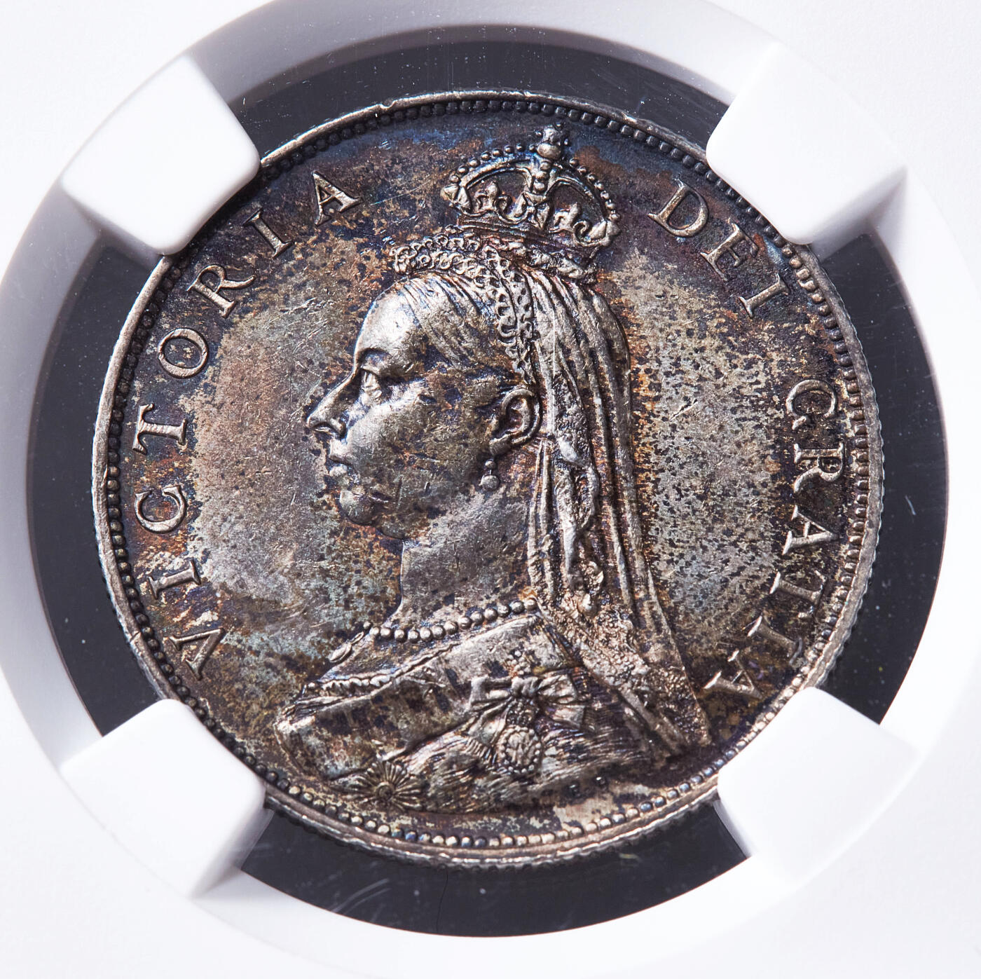 【俄甄集藏】满园春色-2026年(051)04-22星期三 晚 19:30 全场包邮 英国1887年维多利亚高冠1福林银币，NGC AU55，五彩酱彩老包浆，原光品相