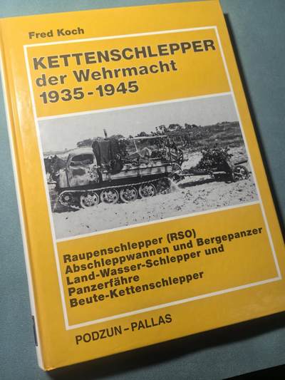 盛世勋华——号角文化勋章邮票专场拍卖第314期 - 德语军事历史文献《国防军履带牵引车 1935-1945》 战德军履带牵引车的经典权威图鉴 涵盖1935-1945年间德军所有履带牵引/工程车辆 重点介绍了RSO东线履带牵引车