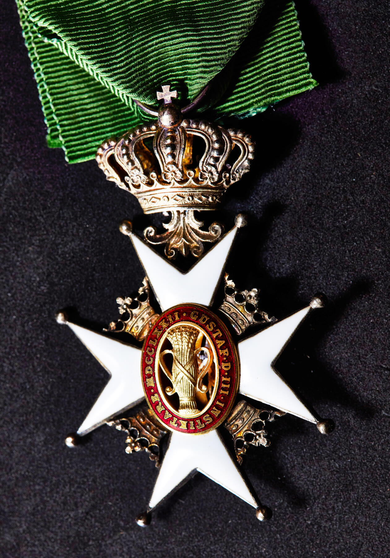 【俄甄集藏】满园春色-2026年(051)04-22星期三 晚 19:30 全场包邮 瑞典19世纪颁发骑士级瓦萨勋章，原盒，银质珐琅，保存完好，高：63mm，直径：38mm，不含绶带重量：17.9克