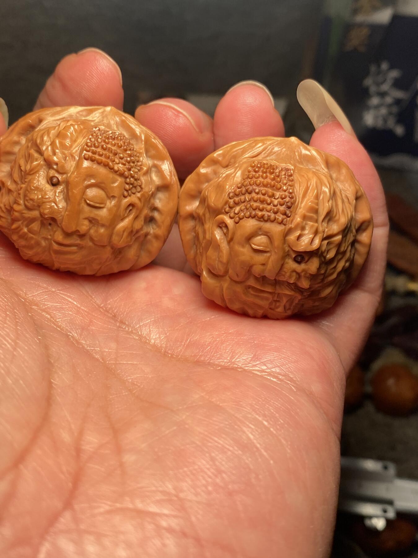 捡漏苏州非物质文化遗产，核雕艺术老苏工 福利苏工核雕，纯手工雕刻,核桃四面雕刻佛魔一念，个性十足，等待有缘人，市场无同款，尺寸4。18喜欢的来