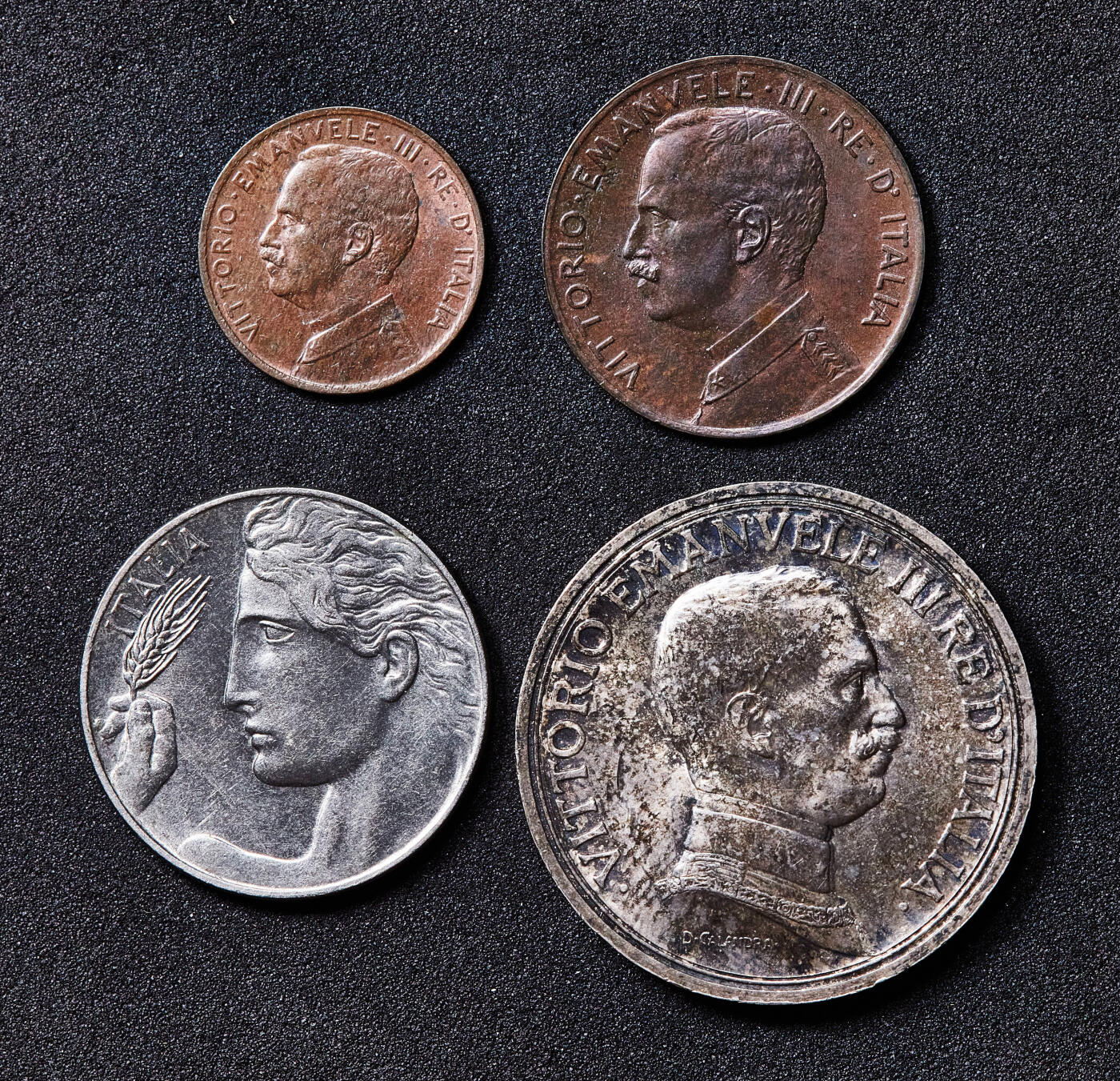 【俄甄集藏】满园春色-2026年(051)04-22星期三 晚 19:30 全场包邮 意大利王国1914-1921年1分、2分铜币，20分镍币，2里拉银币4枚一组，品相尚佳