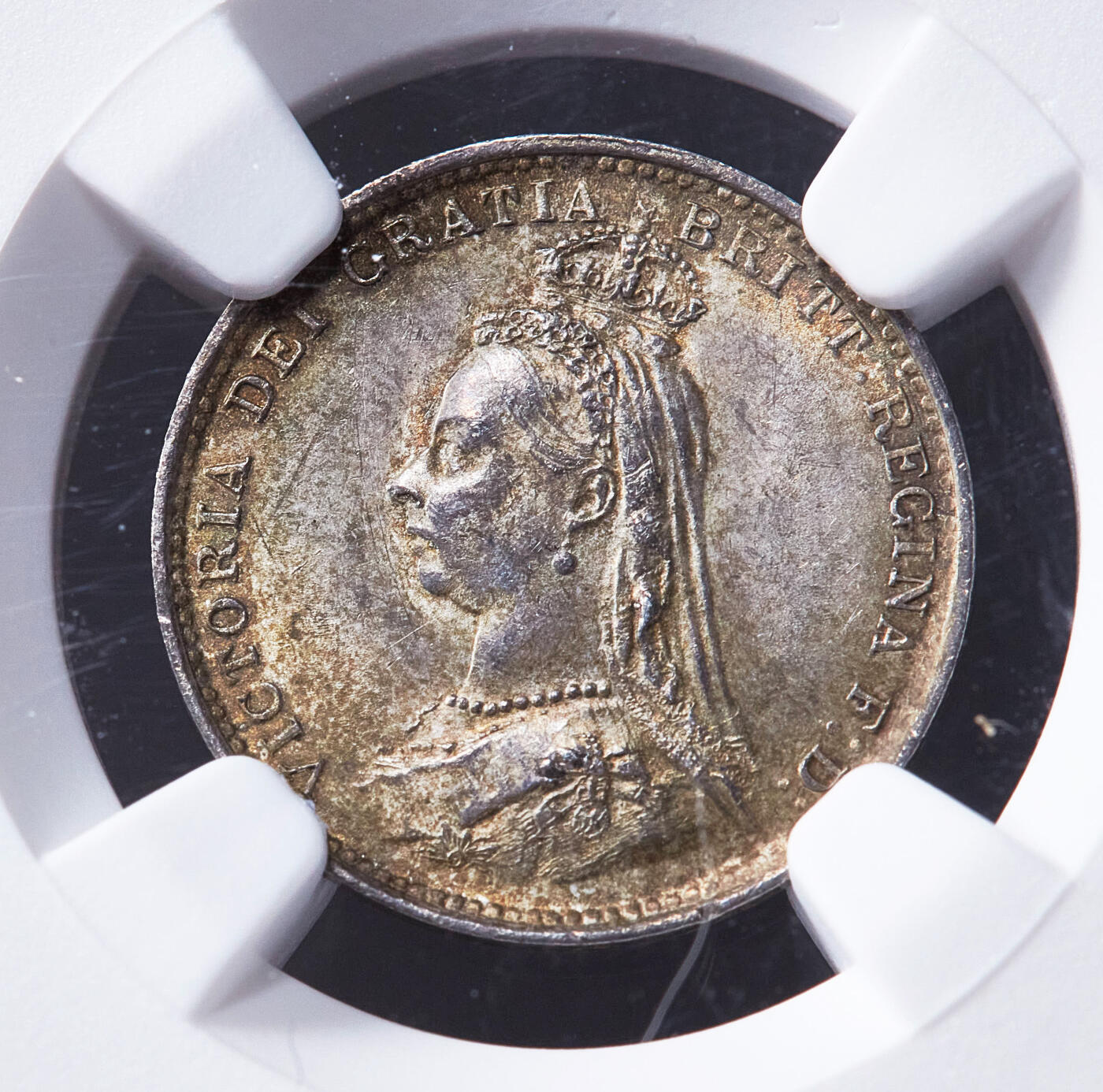 【俄甄集藏】满园春色-2026年(051)04-22星期三 晚 19:30 全场包邮 英国1887年维多利亚高冠3便士银币，NGC MS62，黄油彩转光品相