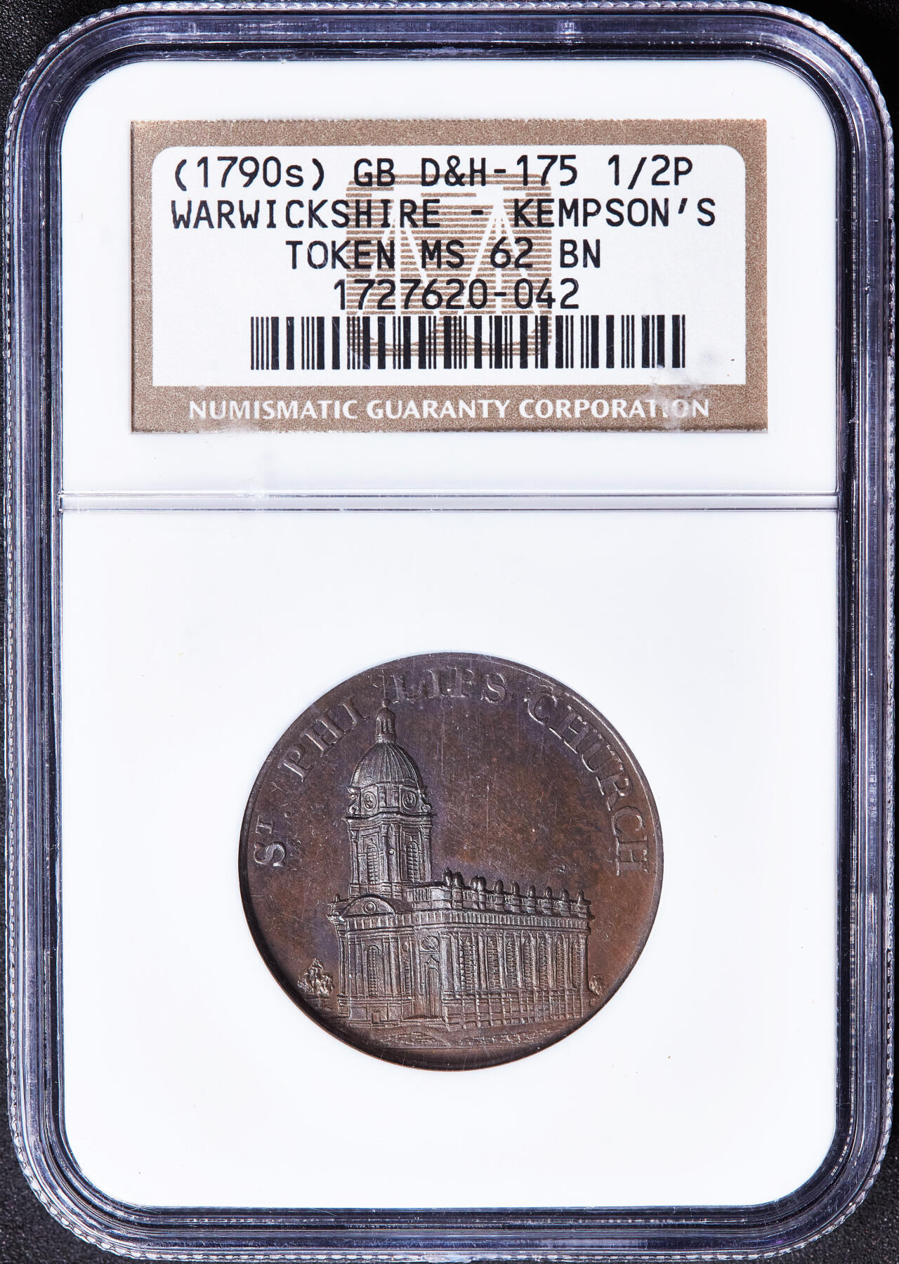 【俄甄集藏】满园春色-2026年(051)04-22星期三 晚 19:30 全场包邮 英国1790年代沃里克郡伯明翰纽扣制造商彼得·肯普森1/2便士圣菲利普教堂商业代用铜币，NGC MS62，巧克力包浆，类精制底板，原光品相，设计精美，币完好，划痕是外盒上
