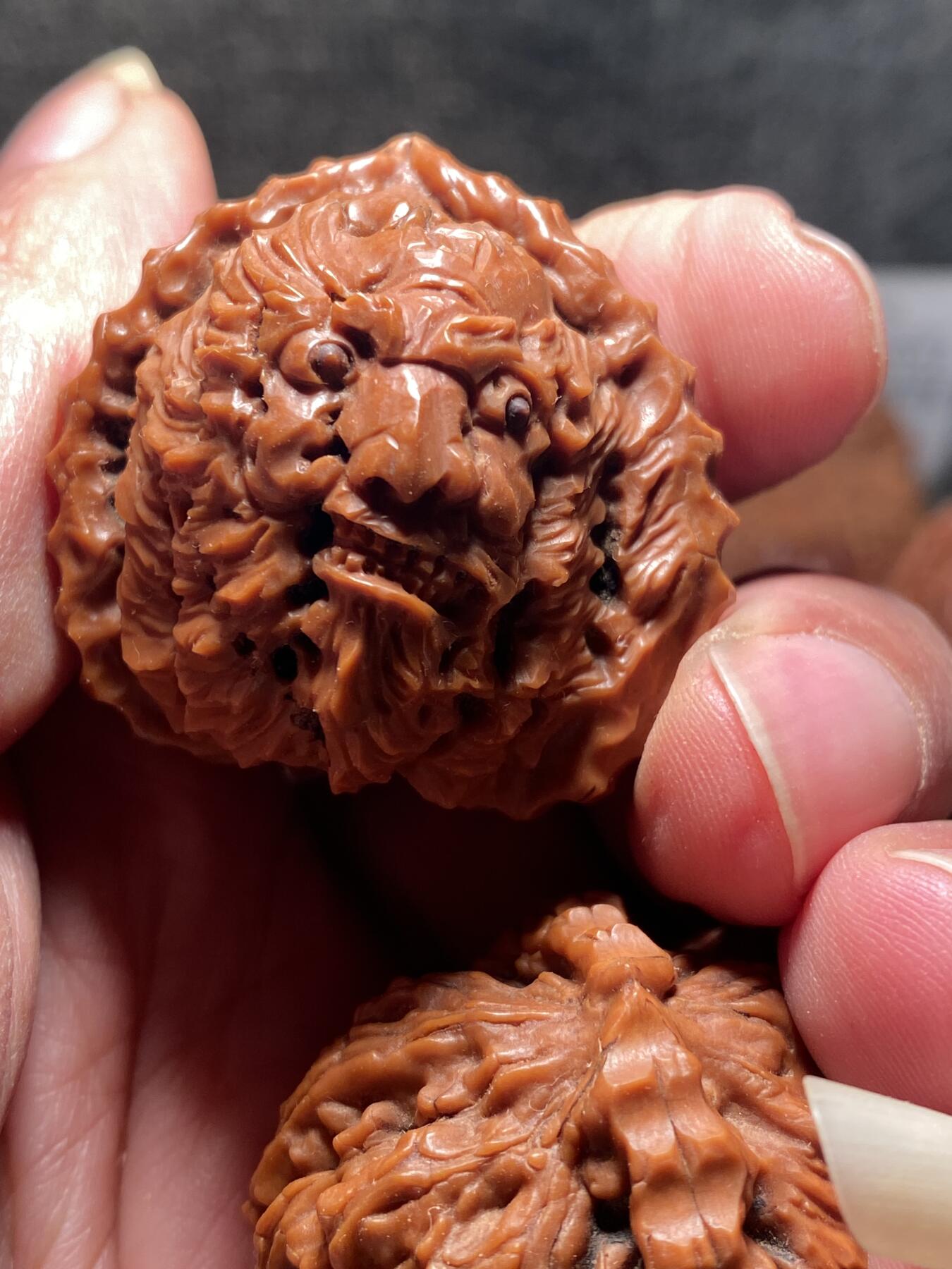 捡漏苏州非物质文化遗产，核雕艺术老苏工 福利苏工核雕，纯手工雕刻,核桃老苏工留刀痕钟馗百态，个性十足，等待有缘人，市场无同款，尺寸3。9喜欢的来