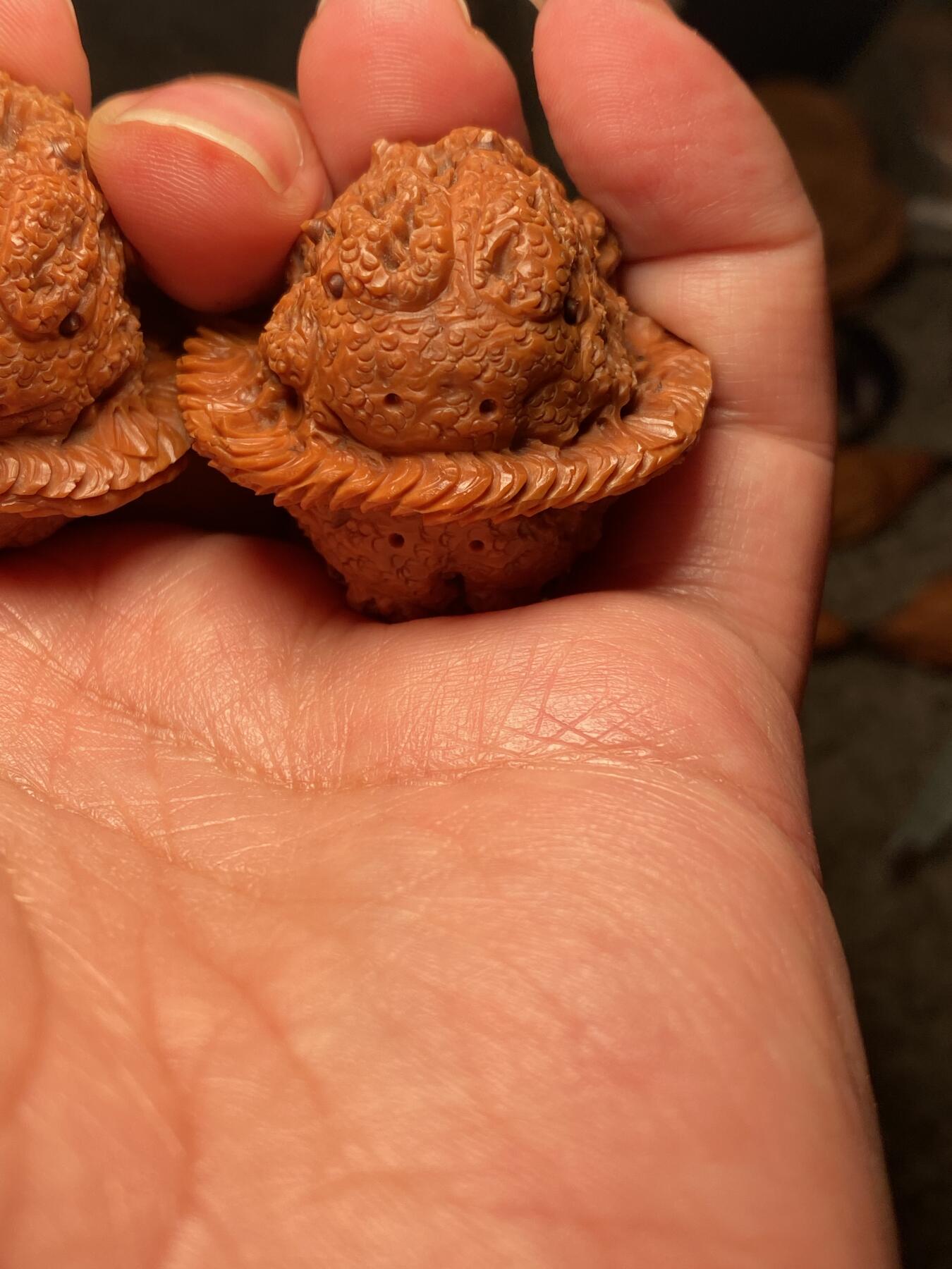 捡漏苏州非物质文化遗产，核雕艺术老苏工 福利苏工核雕，纯手工雕刻,核桃老苏工四方来财金蟾，个性十足，等待有缘人，市场无同款，尺寸4。0喜欢的来