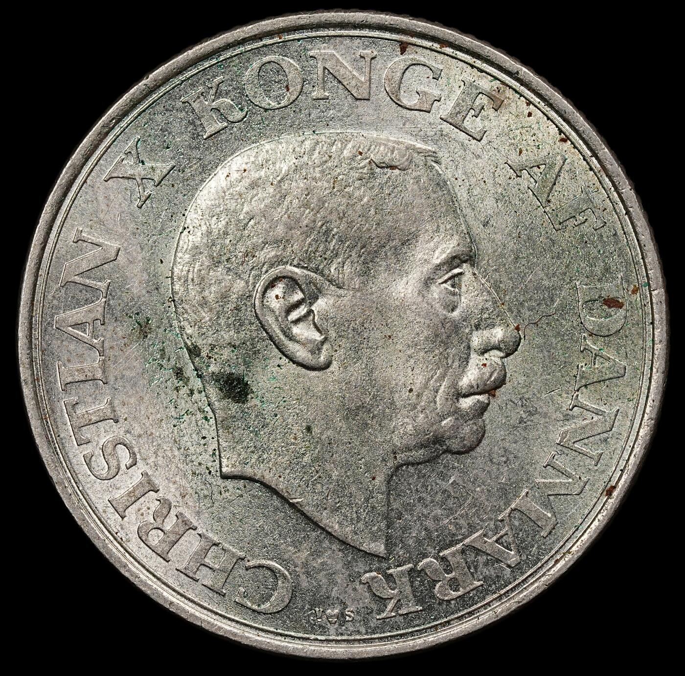 修遠堂世界钱币第111期 1937年丹麦国王登基25周年纪念2克朗银币 15g，含银80%