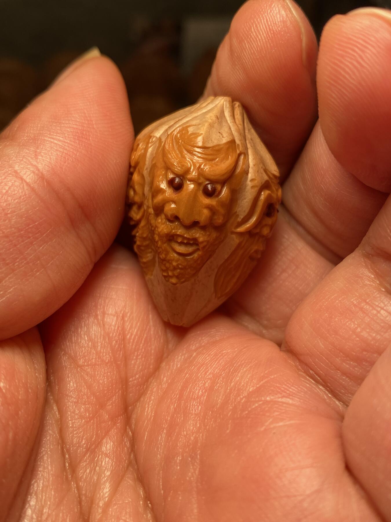 捡漏苏州非物质文化遗产，核雕艺术老苏工 福利苏工核雕，纯手工雕刻,四花人群仙会，个性十足，等待有缘人，尺寸2。5x3.4喜欢的来