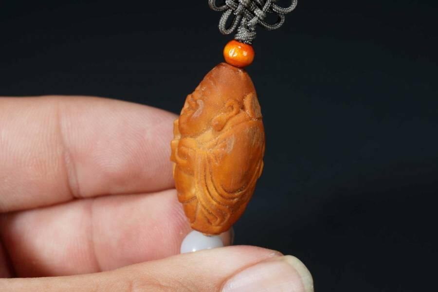 上海都达杂项专场八十一【全场包邮】  橄榄核雕财神手机小挂件65-229