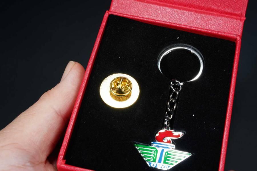 上海都达杂项专场八十一【全场包邮】  2015年 职工运动会胸章、钥匙扣63-343