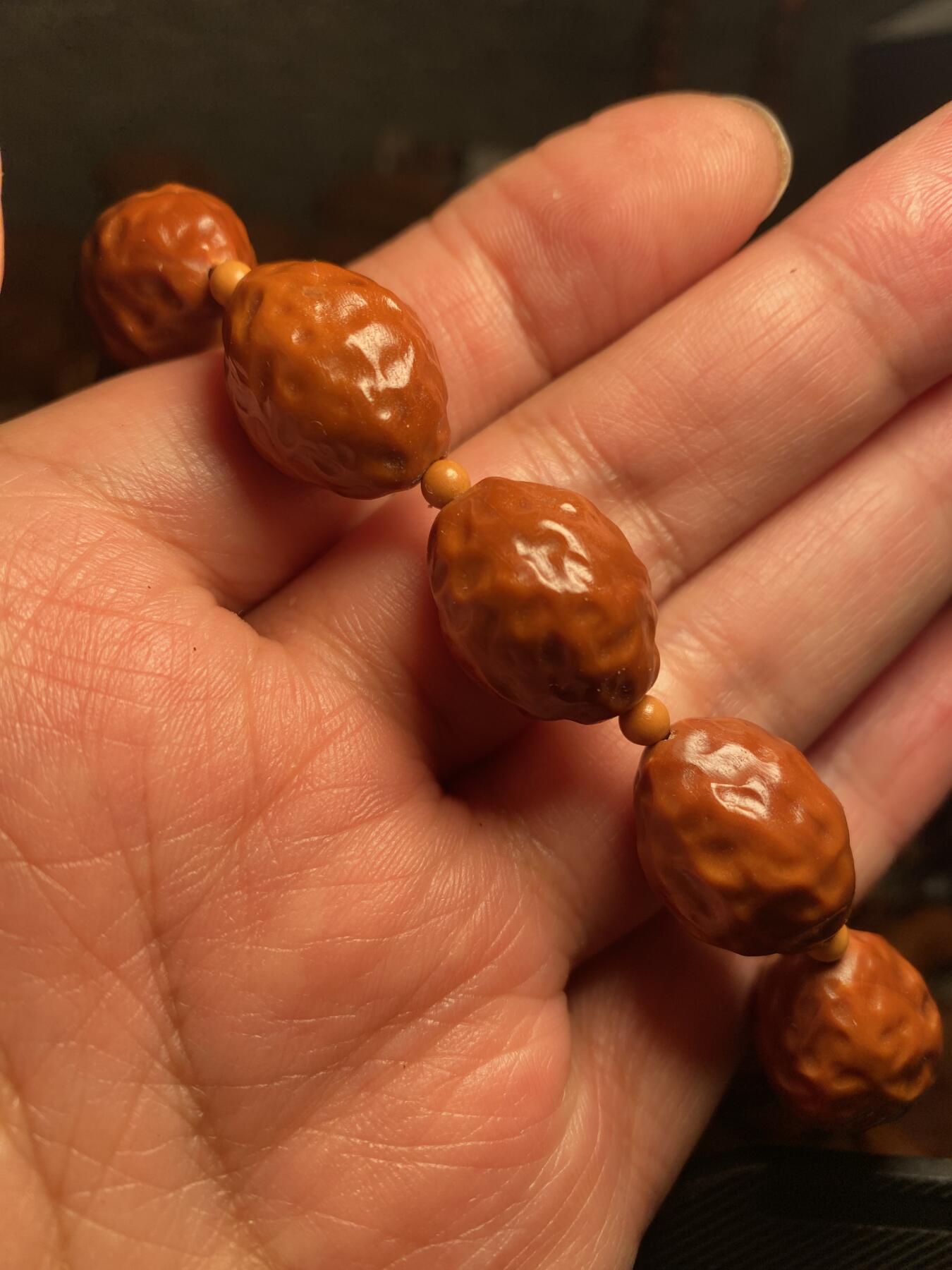 捡漏苏州非物质文化遗产，核雕艺术老苏工 福利苏工核雕，纯手工铁核大枣，10年老料，个性十足，等待有缘人，市场无同款，尺寸1。55x2.05左右喜欢的来