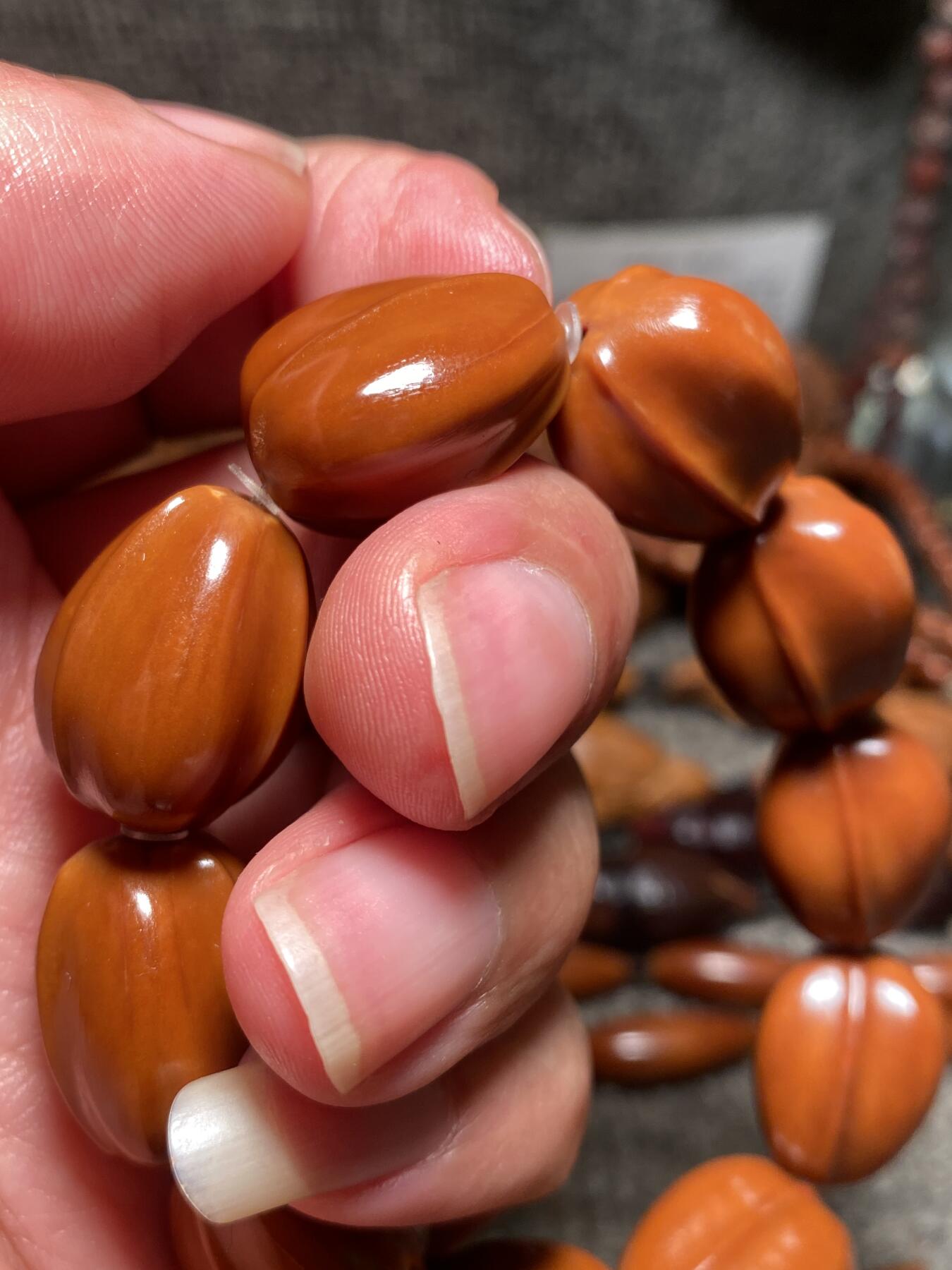 捡漏苏州非物质文化遗产，核雕艺术老苏工 福利苏工核雕，纯手工铁核鱼背，10年老料，个性十足，等待有缘人，市场无同款，尺寸1。68x2.1左右喜欢的来