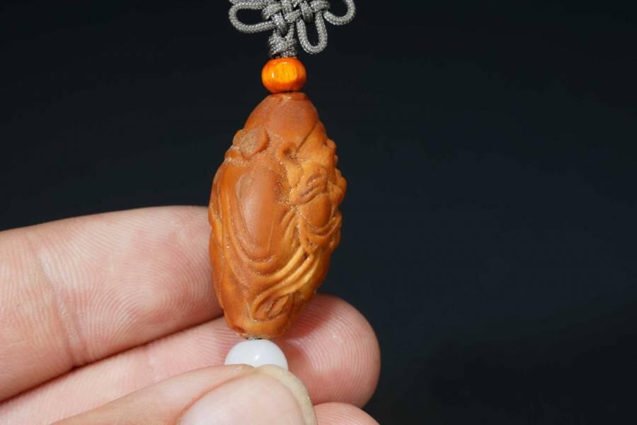 上海都达杂项专场八十一【全场包邮】  橄榄核雕财神手机小挂件65-229