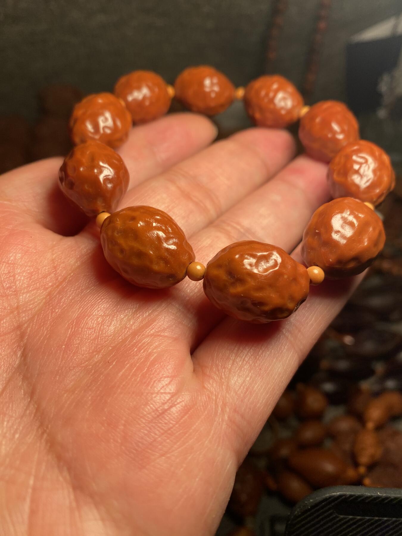 捡漏苏州非物质文化遗产，核雕艺术老苏工 福利苏工核雕，纯手工铁核大枣，10年老料，个性十足，等待有缘人，市场无同款，尺寸1。55x2.05左右喜欢的来