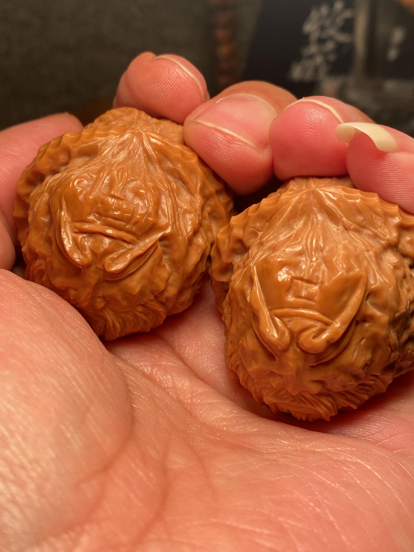 捡漏苏州非物质文化遗产，核雕艺术老苏工 福利苏工核雕，纯手工雕刻,核桃老苏工关二哥，忠义千秋，个性十足，等待有缘人，市场无同款，尺寸4。05喜欢的来