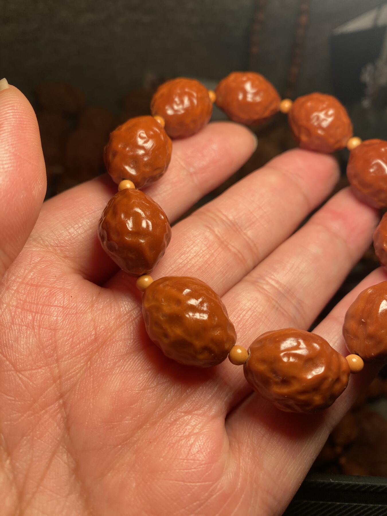 捡漏苏州非物质文化遗产，核雕艺术老苏工 福利苏工核雕，纯手工铁核大枣，10年老料，个性十足，等待有缘人，市场无同款，尺寸1。55x2.05左右喜欢的来