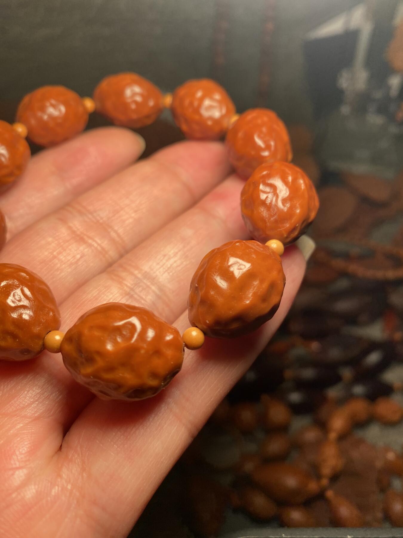 捡漏苏州非物质文化遗产，核雕艺术老苏工 福利苏工核雕，纯手工铁核大枣，10年老料，个性十足，等待有缘人，市场无同款，尺寸1。55x2.05左右喜欢的来