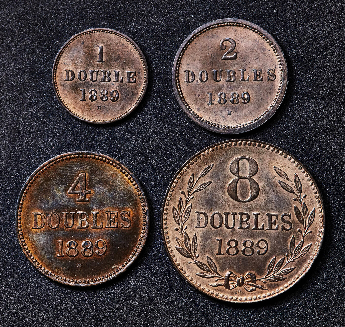 【俄甄集藏】满园春色-2026年(051)04-22星期三 晚 19:30 全场包邮 英属根西岛1889年维多利亚1、2、2、4、8道布铜币4枚一套，原铜光UNC品相，经典品种