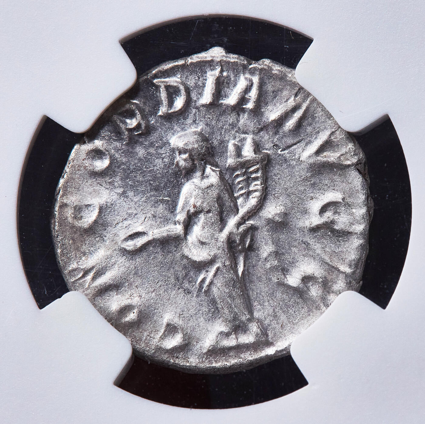 【俄甄集藏】满园春色-2026年(051)04-22星期三 晚 19:30 全场包邮 古罗马帝国公元251-252年沃鲁西安努斯公帝时期双第纳尔谐女神银币，NGC MS(Str 4/5, Sur 4/5)，,罗马造币厂打制，正面沃鲁西安努斯芒冠胸像，币文为“最高统帅，凯撒·沃鲁西安努斯·奥古斯都“；背面和谐女神手持祭盘和丰饶角，币文为“奥古斯都们的和谐”，少见MS美品，原光品相