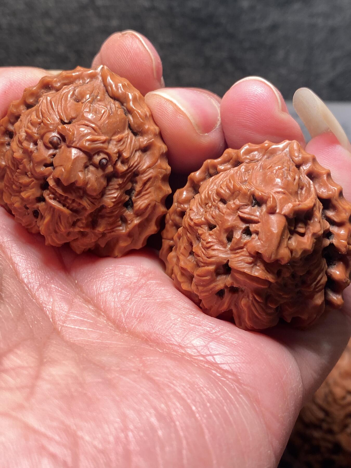 捡漏苏州非物质文化遗产，核雕艺术老苏工 福利苏工核雕，纯手工雕刻,核桃老苏工留刀痕钟馗百态，个性十足，等待有缘人，市场无同款，尺寸3。9喜欢的来