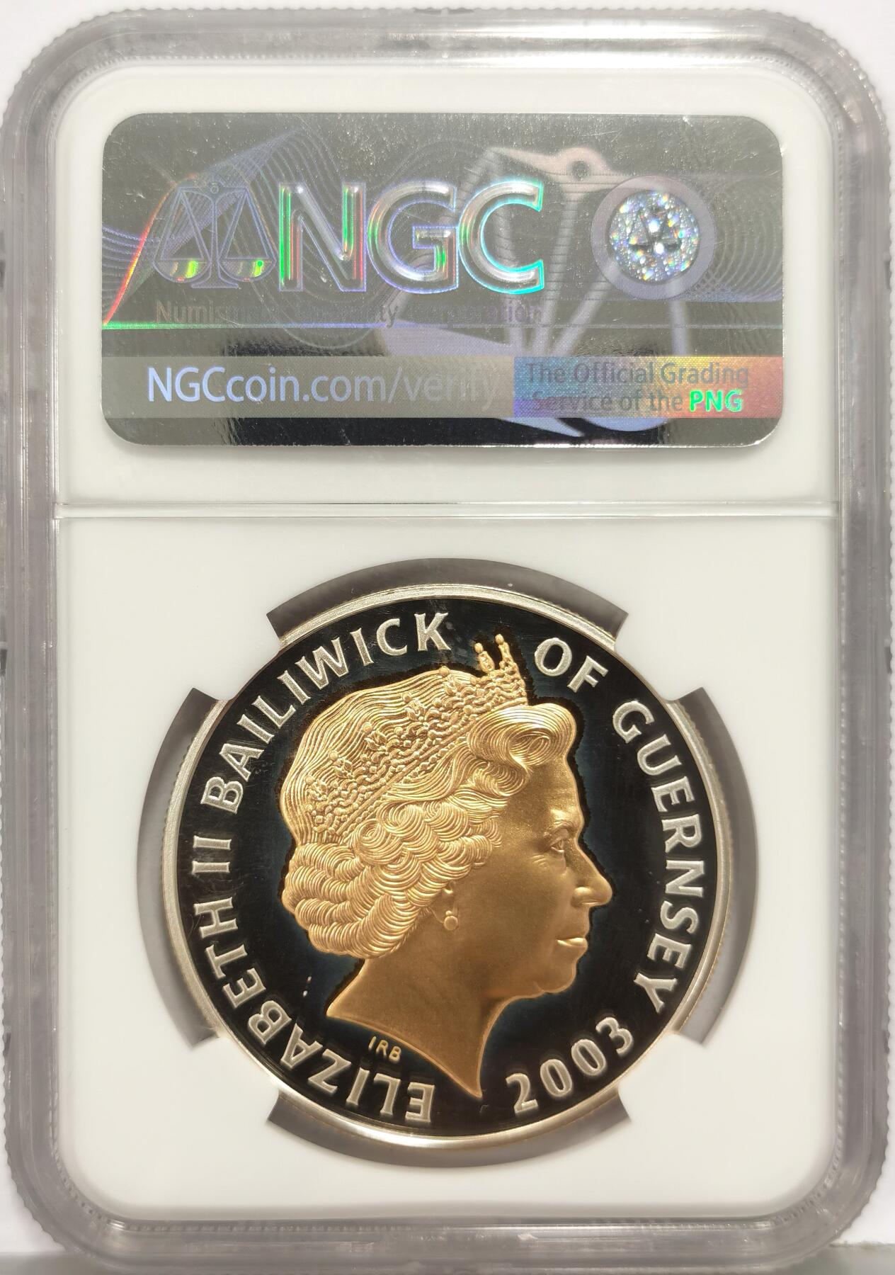 博洋堂世界钱币拍卖第168期（全场包邮） NGC PF69UC 冠军分！根西岛2003年伊丽莎白二世金禧庆典（登基50周年）镀金精制银币，币面镜面，英国皇家卫队（熊皮帽卫兵）磨砂高浮雕，女王像镀金，稀少藏品。