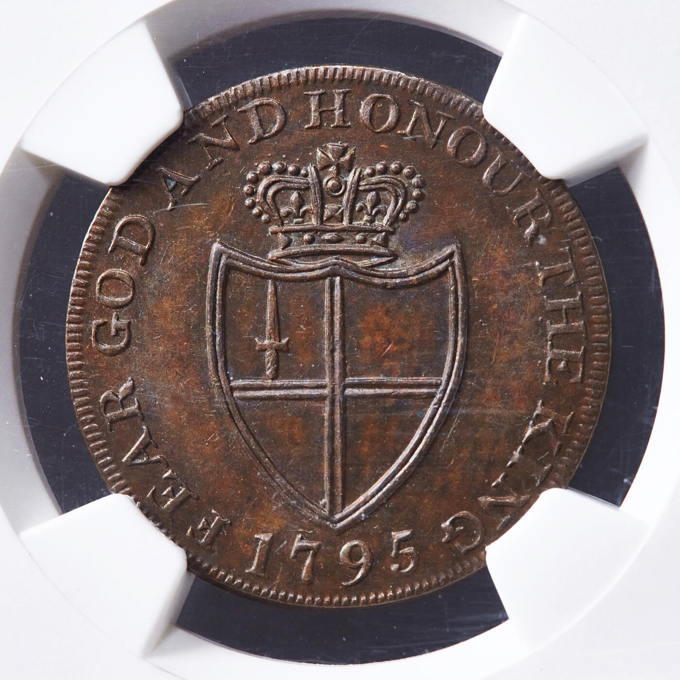 【俄甄集藏】满园春色-2026年(051)04-22星期三 晚 19:30 全场包邮 英国1795年米德尔塞克思郡伦敦商人威廉姆斯1/2便士城市与波特库里斯吊闸纹章商业代用铜币，NGC MS63，巧克力包浆，底光犹存，经典品种，币完好，划痕是外盒上