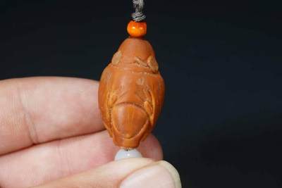 上海都达杂项专场102【全场包邮】  橄榄核雕财神手机小挂件65-229