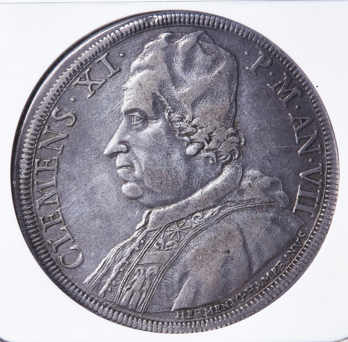 【俄甄集藏】满园春色-2026年(051)04-22星期三 晚 19:30 全场包邮 教皇国1707年克莱门特十一世1皮阿斯特圣彼得向和平女神祈福大银币，NGC VF30，原味包浆，稀少品种