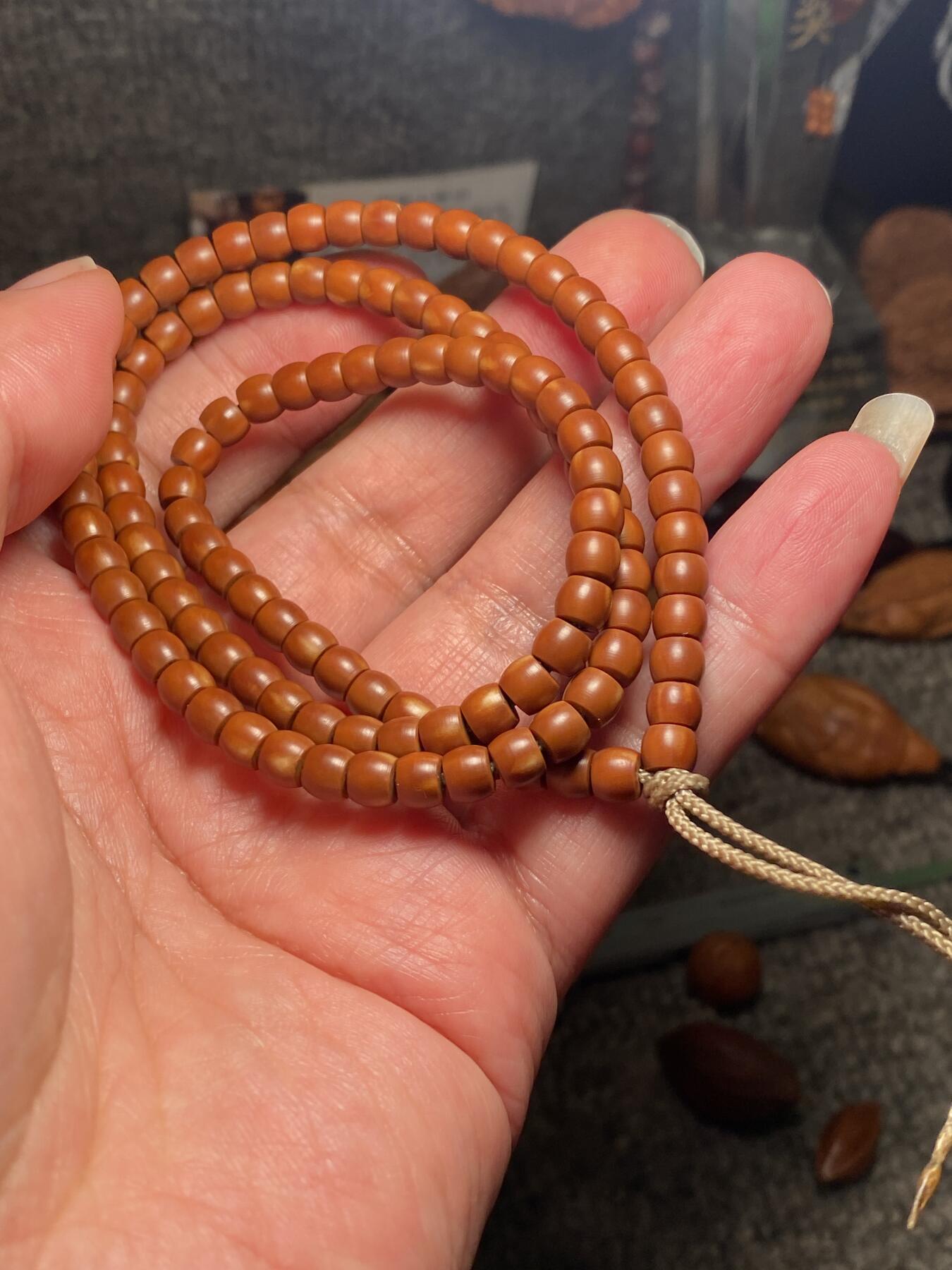 捡漏苏州非物质文化遗产，核雕艺术老苏工 福利苏工核雕，稀少罕见铁核尖直切，个性十足，等待有缘人，市场无同款，尺寸0。575喜欢的来