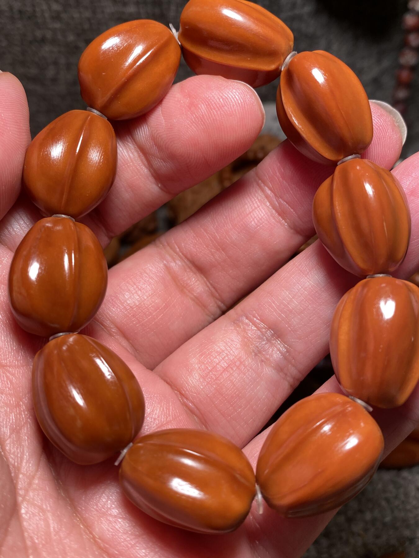 捡漏苏州非物质文化遗产，核雕艺术老苏工 福利苏工核雕，纯手工铁核鱼背，10年老料，个性十足，等待有缘人，市场无同款，尺寸1。68x2.1左右喜欢的来