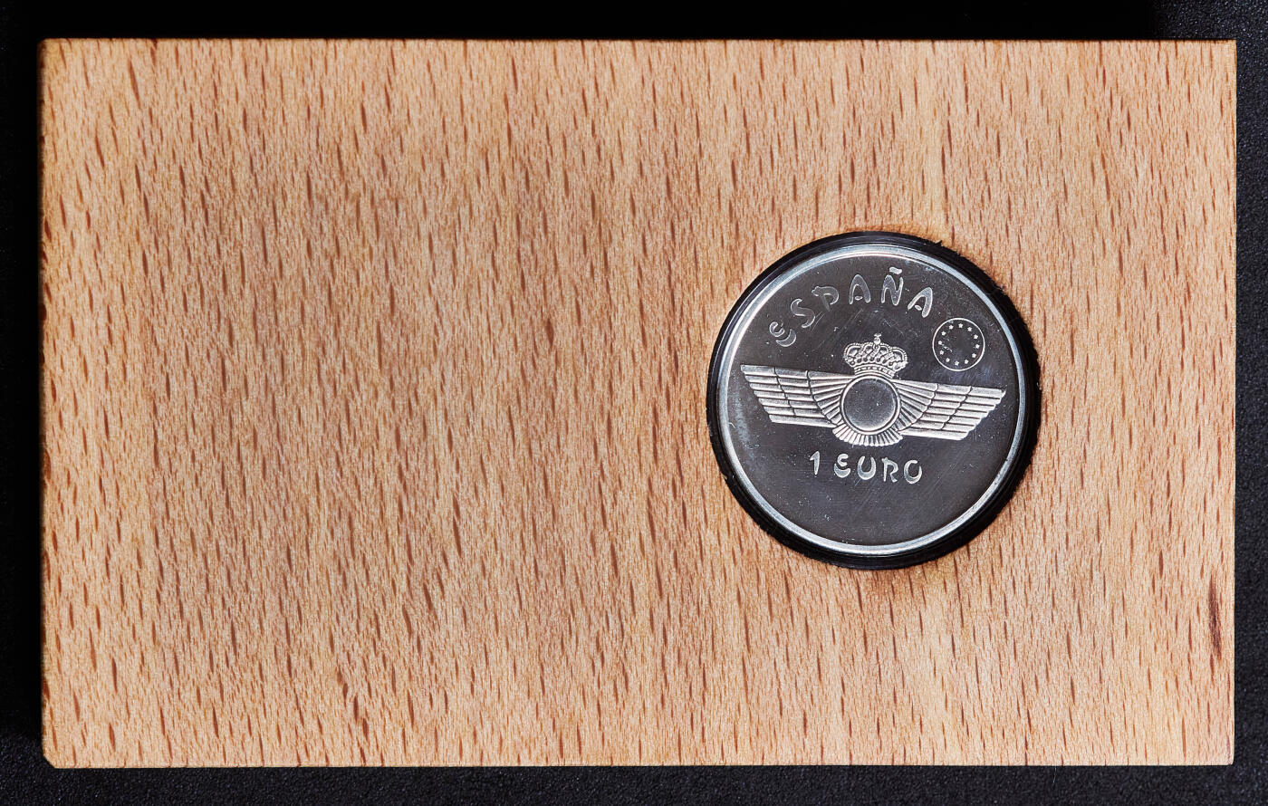 【俄甄集藏】满园春色-2026年(051)04-22星期三 晚 19:30 全场包邮 西班牙1997年航空史系列-莫里斯·法尔曼MF-7双翼飞机1欧元精制银币，原木盒精装，带证书，重6.72克，925银，发行量50000枚，属于欧元流通前的预发行品种