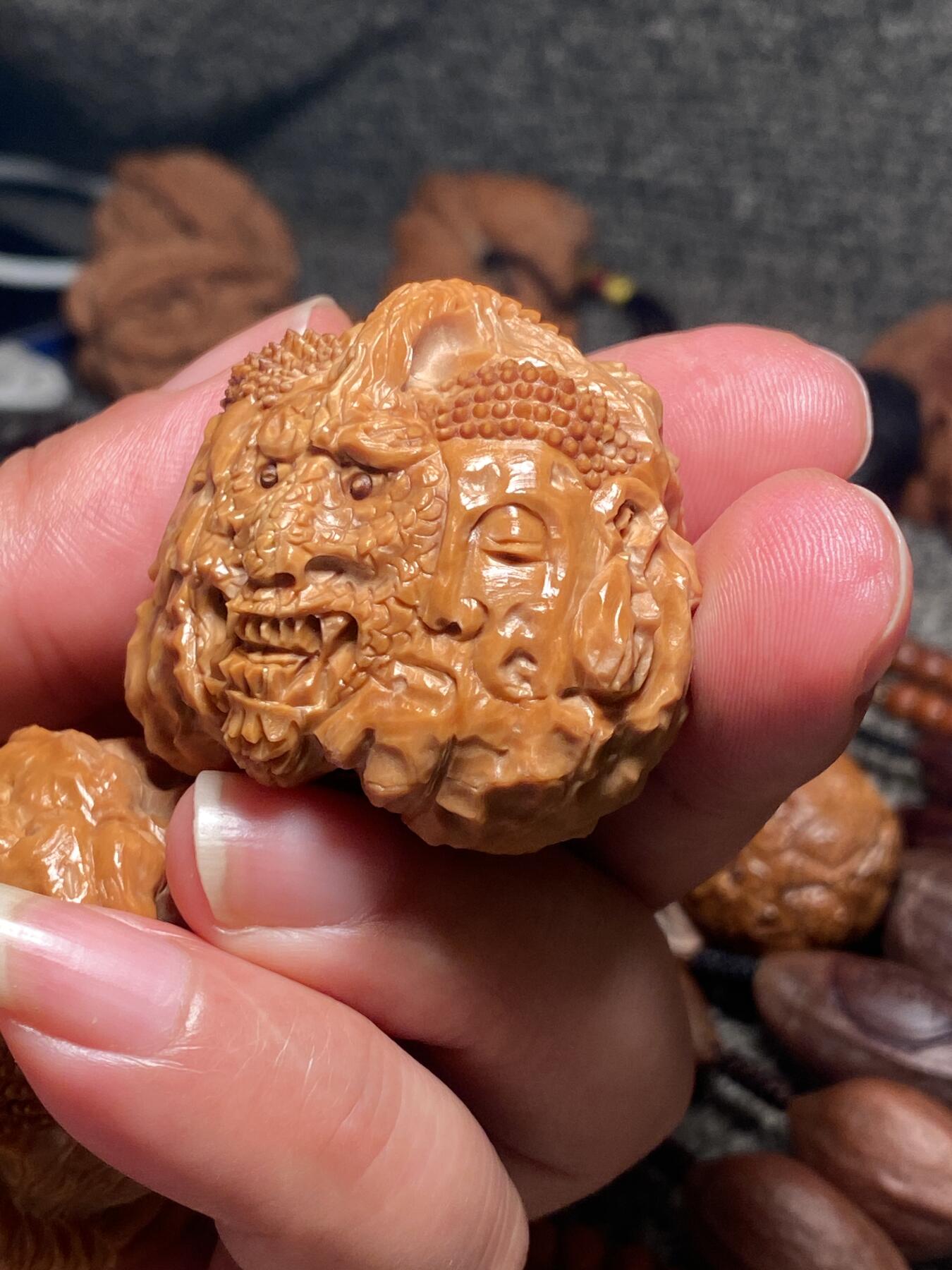 捡漏苏州非物质文化遗产，核雕艺术老苏工 福利苏工核雕，纯手工雕刻,核桃老苏工魔由心生个性十足，等待有缘人，市场无同款，尺寸4。55喜欢的来