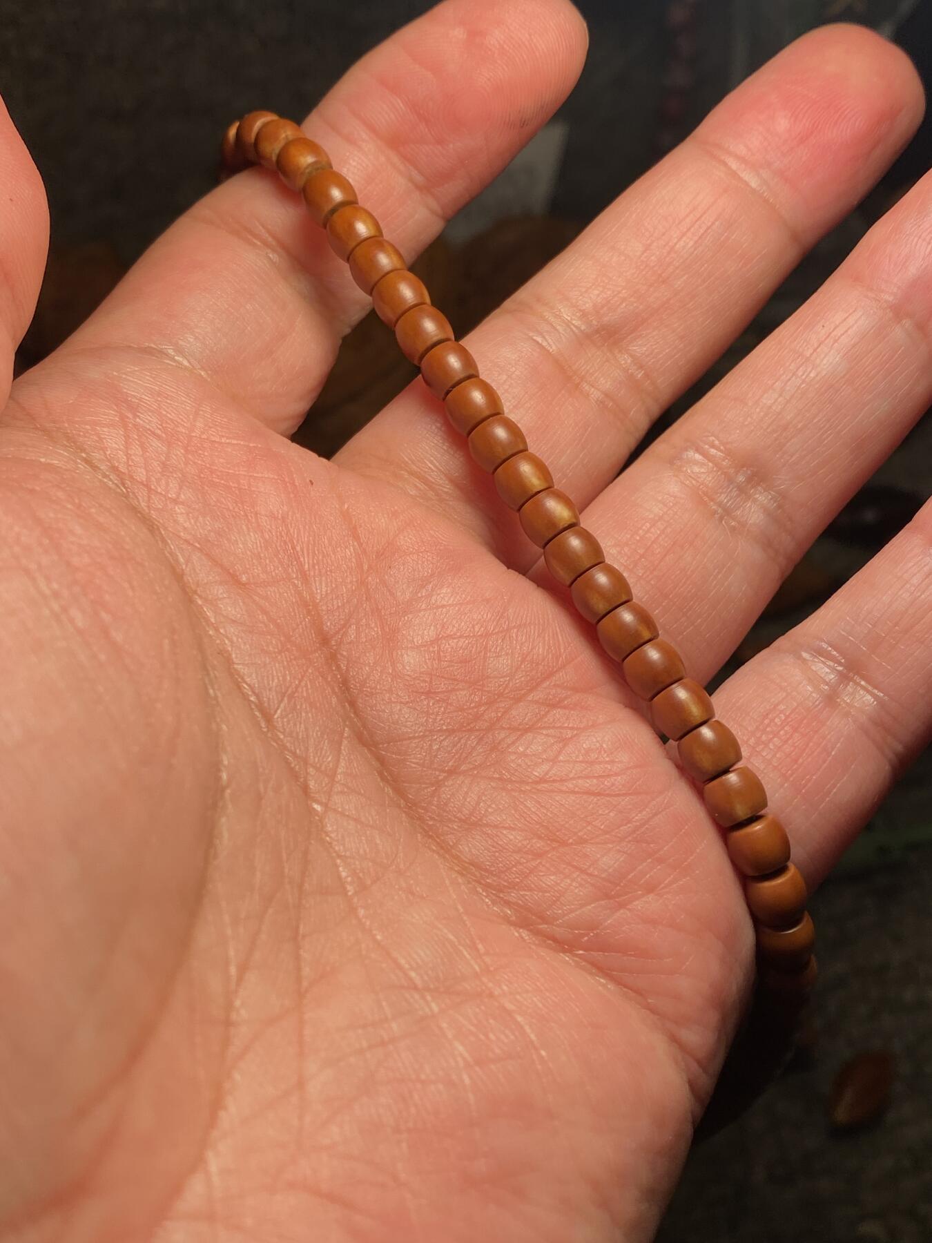 捡漏苏州非物质文化遗产，核雕艺术老苏工 福利苏工核雕，稀少罕见铁核尖直切，个性十足，等待有缘人，市场无同款，尺寸0。575喜欢的来