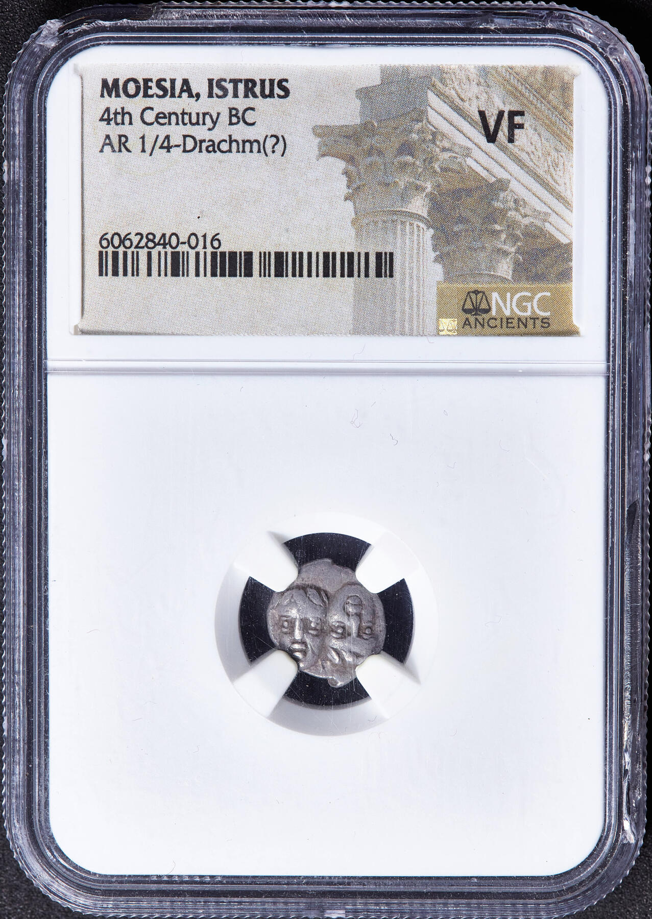 【俄甄集藏】满园春色-2026年(051)04-22星期三 晚 19:30 全场包邮 古希腊莫西亚伊斯特罗斯城公元前4世纪1/4德拉克马双子座兄弟银币，NGC VF，稀有小面值，正面是双子男孩头像象征日出日落，背面鹰啄食海豚，上方币文：伊斯特罗斯，直径：11mm，稀少品种，外盒破损，见详图