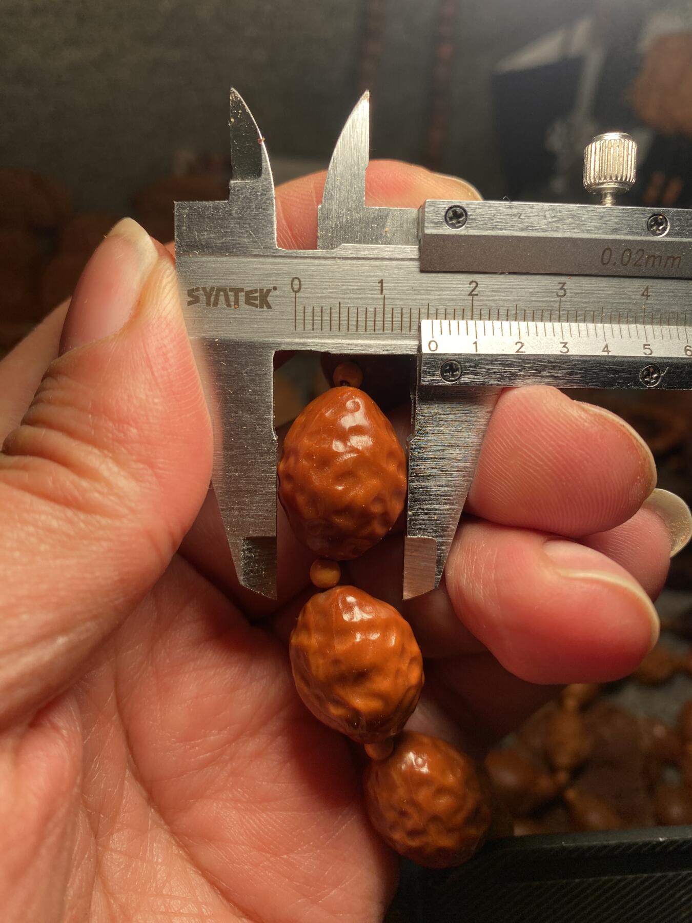 捡漏苏州非物质文化遗产，核雕艺术老苏工 福利苏工核雕，纯手工铁核大枣，10年老料，个性十足，等待有缘人，市场无同款，尺寸1。55x2.05左右喜欢的来