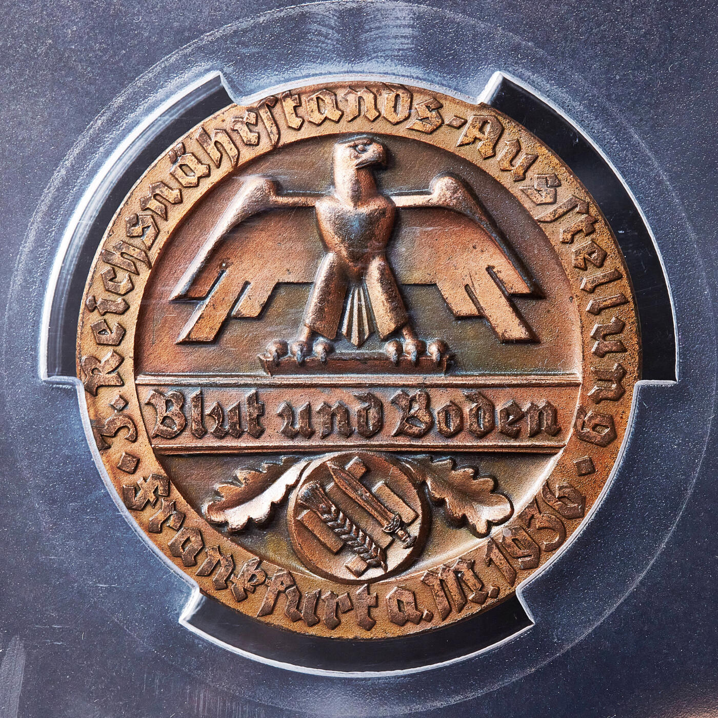 【俄甄集藏】满园春色-2026年(051)04-22星期三 晚 19:30 全场包邮 德国第三帝国1936年“血与土”帝国营养局农业展览会黄油生产铜质奖章，PCGS SP63，高浮雕，巧克力包浆，直径：60mm，唯一冠军分