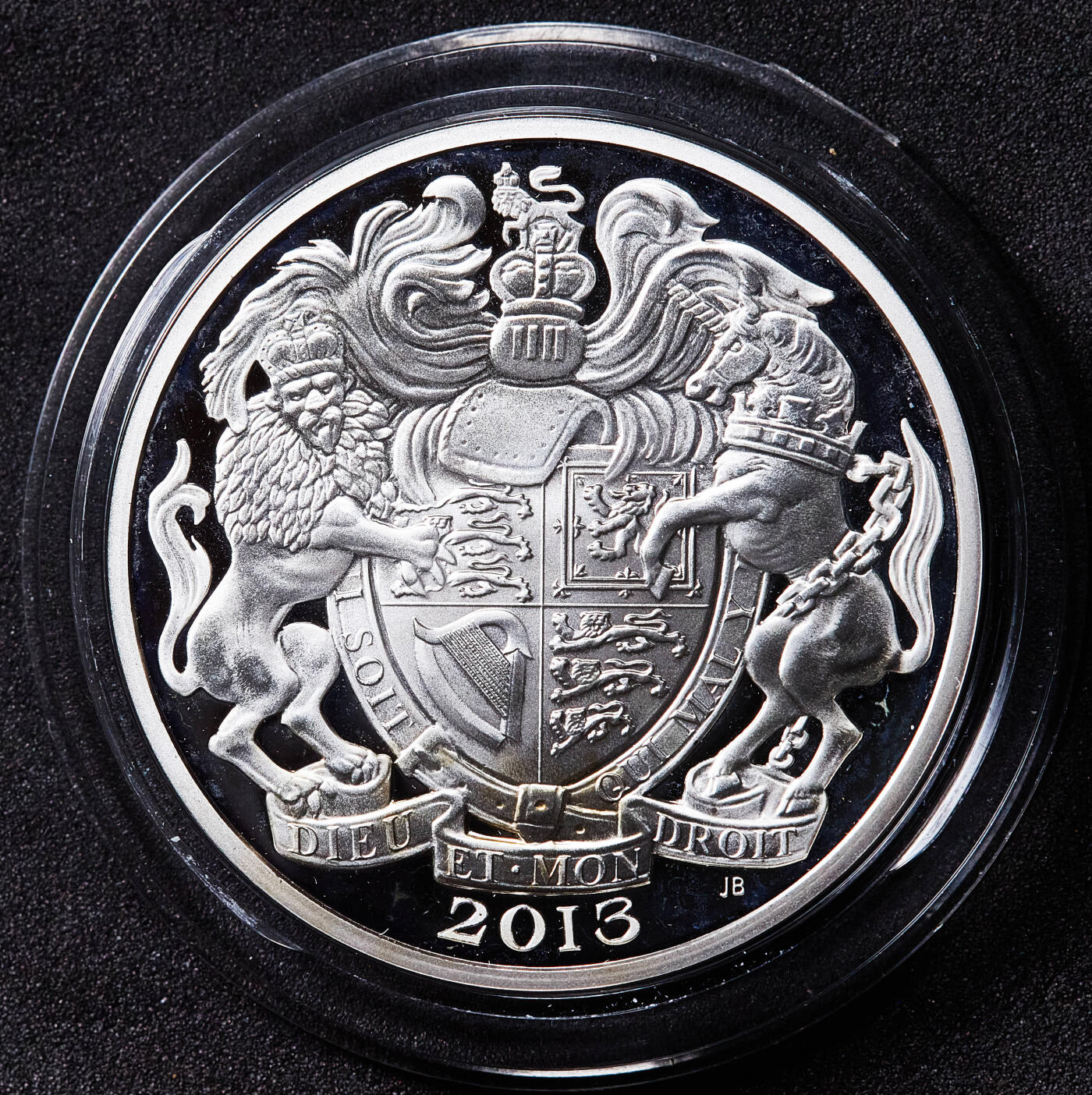 【俄甄集藏】满园春色-2026年(051)04-22星期三 晚 19:30 全场包邮 英国2013年纪念伊丽莎白二世加冕60周年女王肖像岁月系列-第二版青年肖像5镑加厚精制大银币，重56.56克，925银，发行量697枚，名誉品种