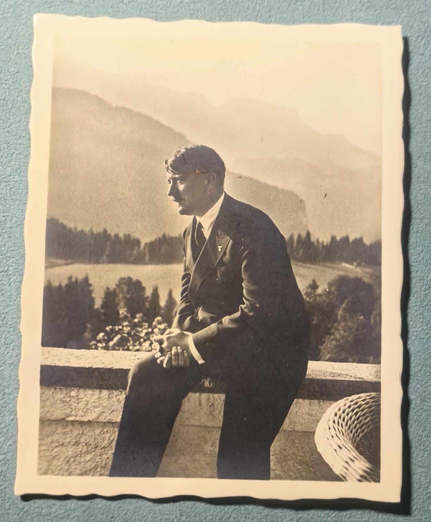 盛世勋华——号角文化勋章邮票专场拍卖第314期 德国（1939）官方摄影师海因里希·霍夫曼照片 小胡子在贝希特斯加登