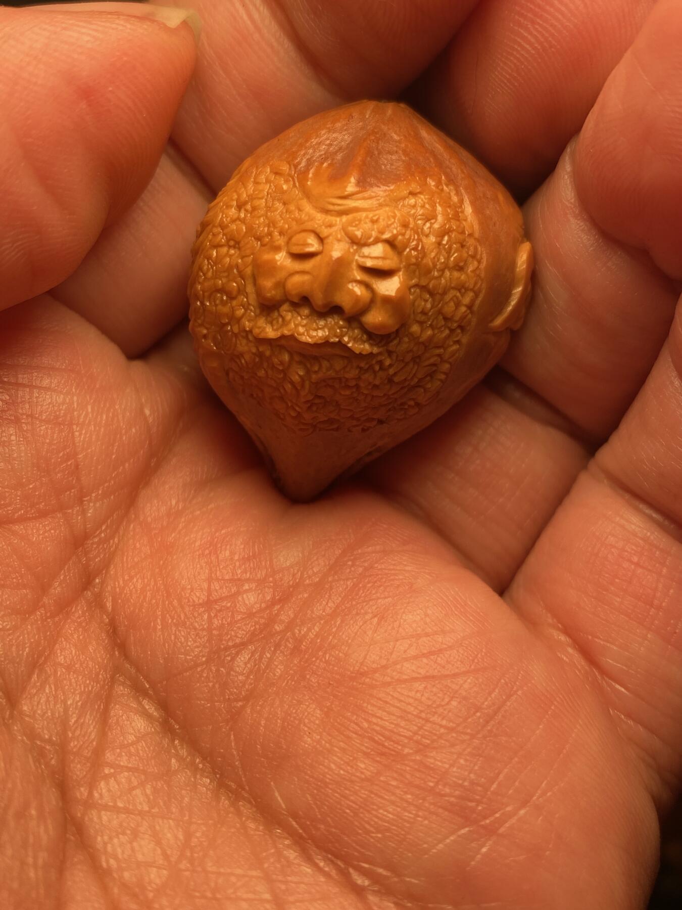 捡漏苏州非物质文化遗产，核雕艺术老苏工 福利苏工核雕纯手工群仙单籽，雕工深峻，个性十足，等待有缘人，尺寸2.8x3.35喜欢的来