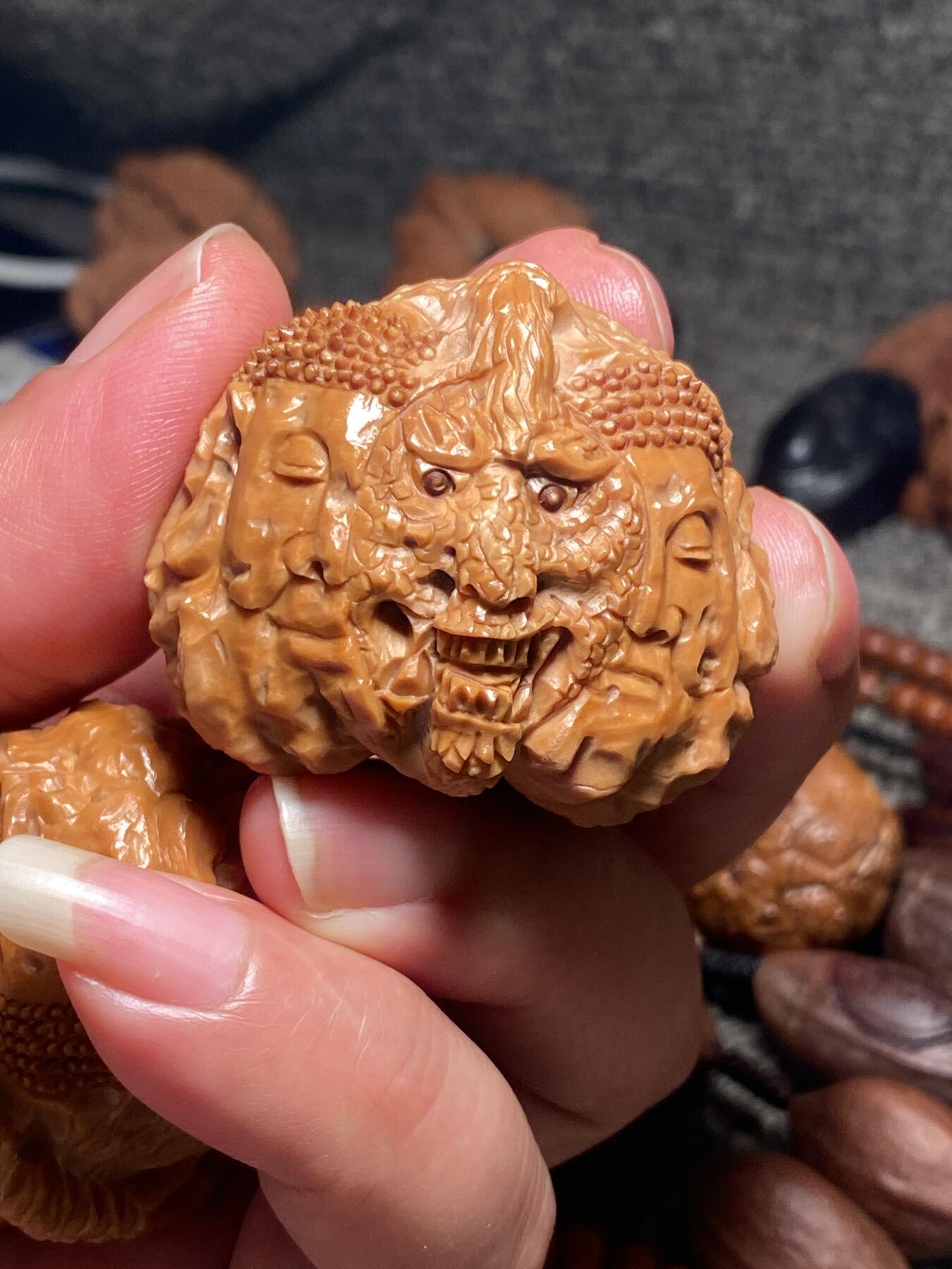 捡漏苏州非物质文化遗产，核雕艺术老苏工 福利苏工核雕，纯手工雕刻,核桃老苏工魔由心生个性十足，等待有缘人，市场无同款，尺寸4。55喜欢的来