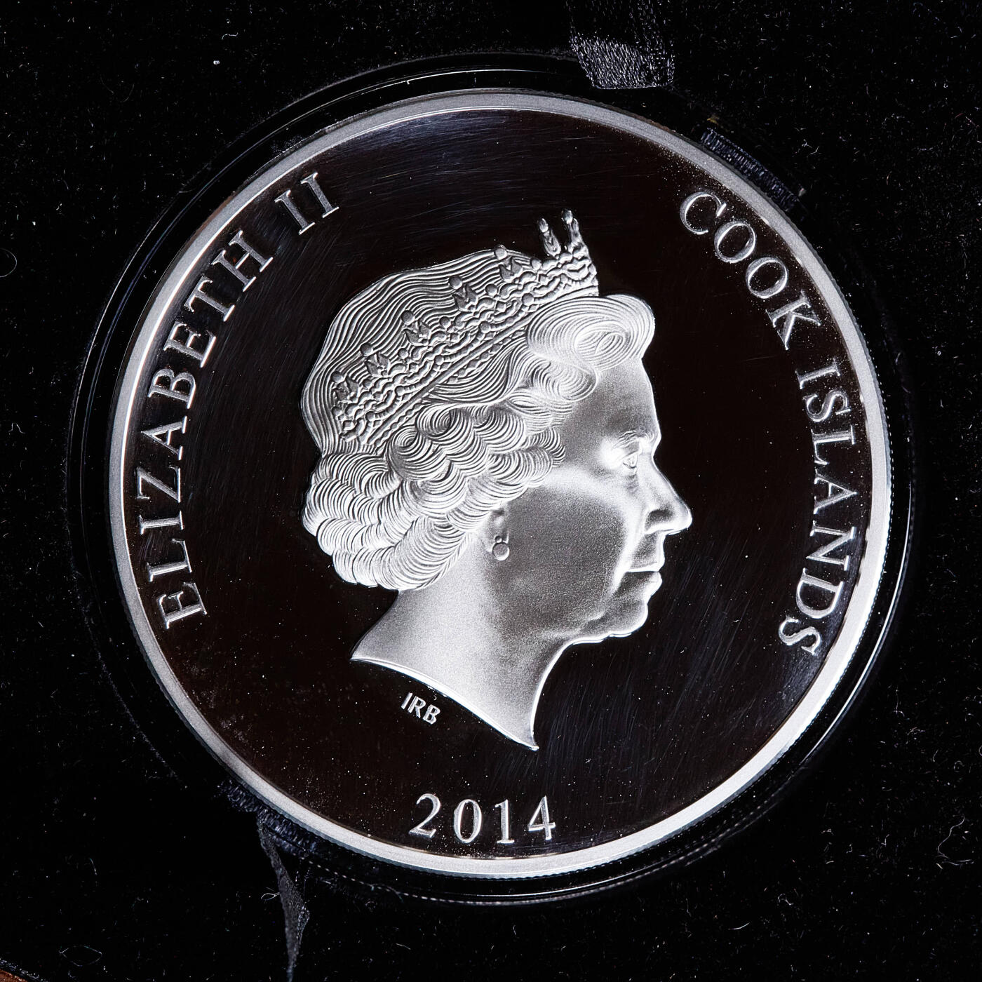 【俄甄集藏】满园春色-2026年(051)04-22星期三 晚 19:30 全场包邮 库克群岛2014年《海底两万里》-鹦鹉螺号潜艇5盎司蓝色珍珠贝母镶嵌50元精制大银币，原木盒精装，带证书，重155.55克，999银，发行量750枚，名誉品种