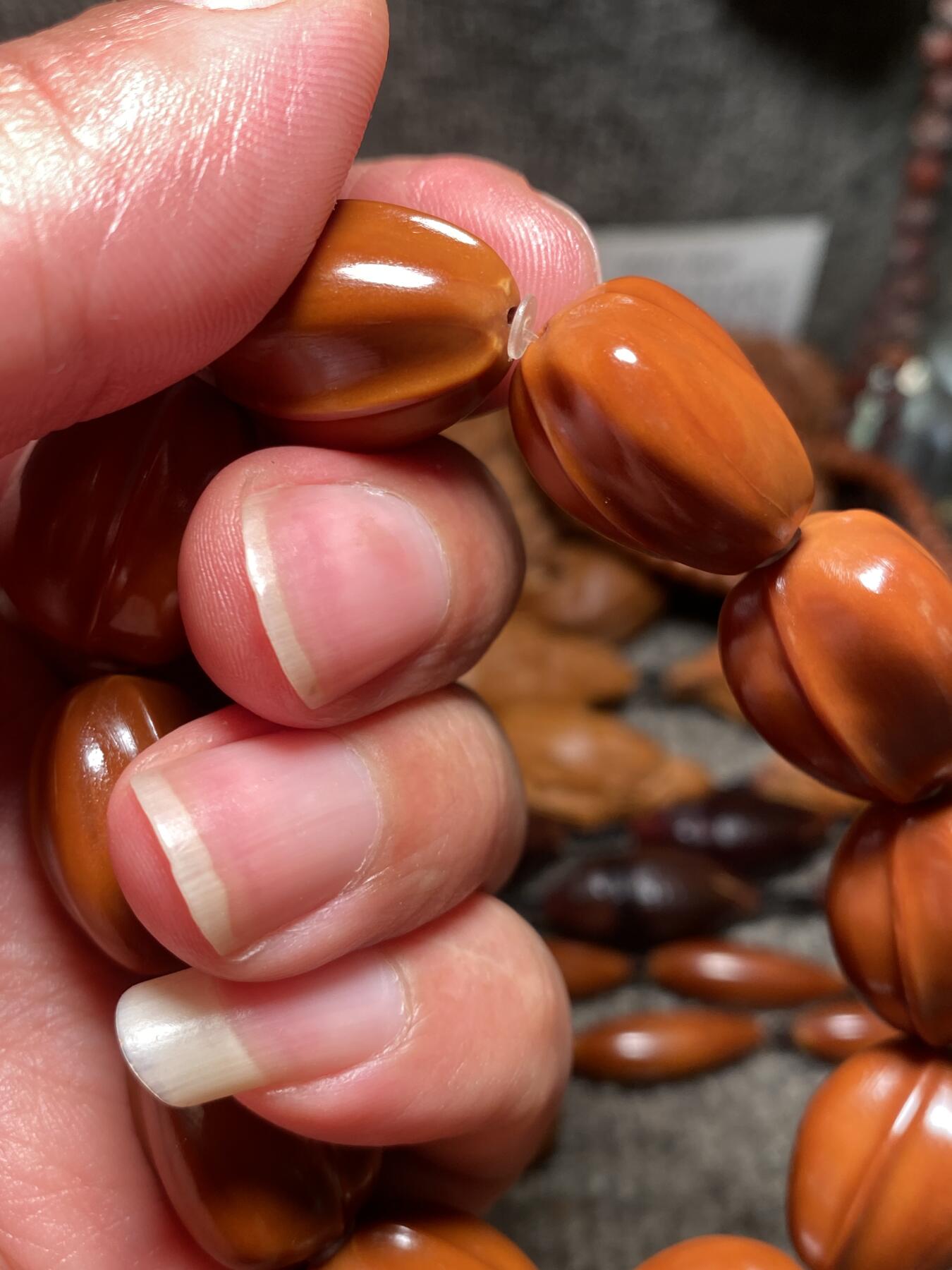 捡漏苏州非物质文化遗产，核雕艺术老苏工 福利苏工核雕，纯手工铁核鱼背，10年老料，个性十足，等待有缘人，市场无同款，尺寸1。68x2.1左右喜欢的来